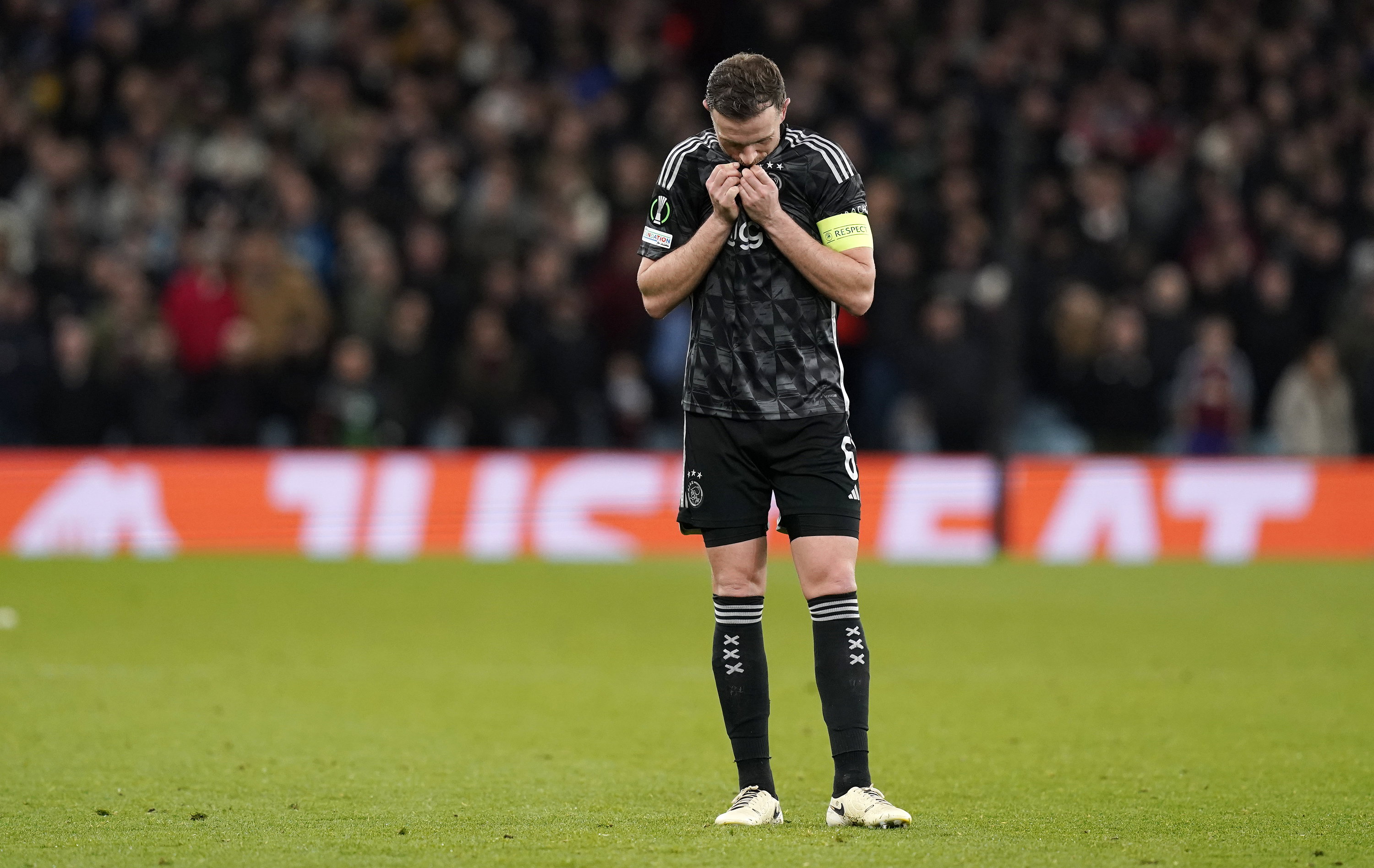 Jordan Henderson baalt