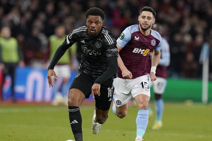 Chuba Akpom tegen Aston Villa