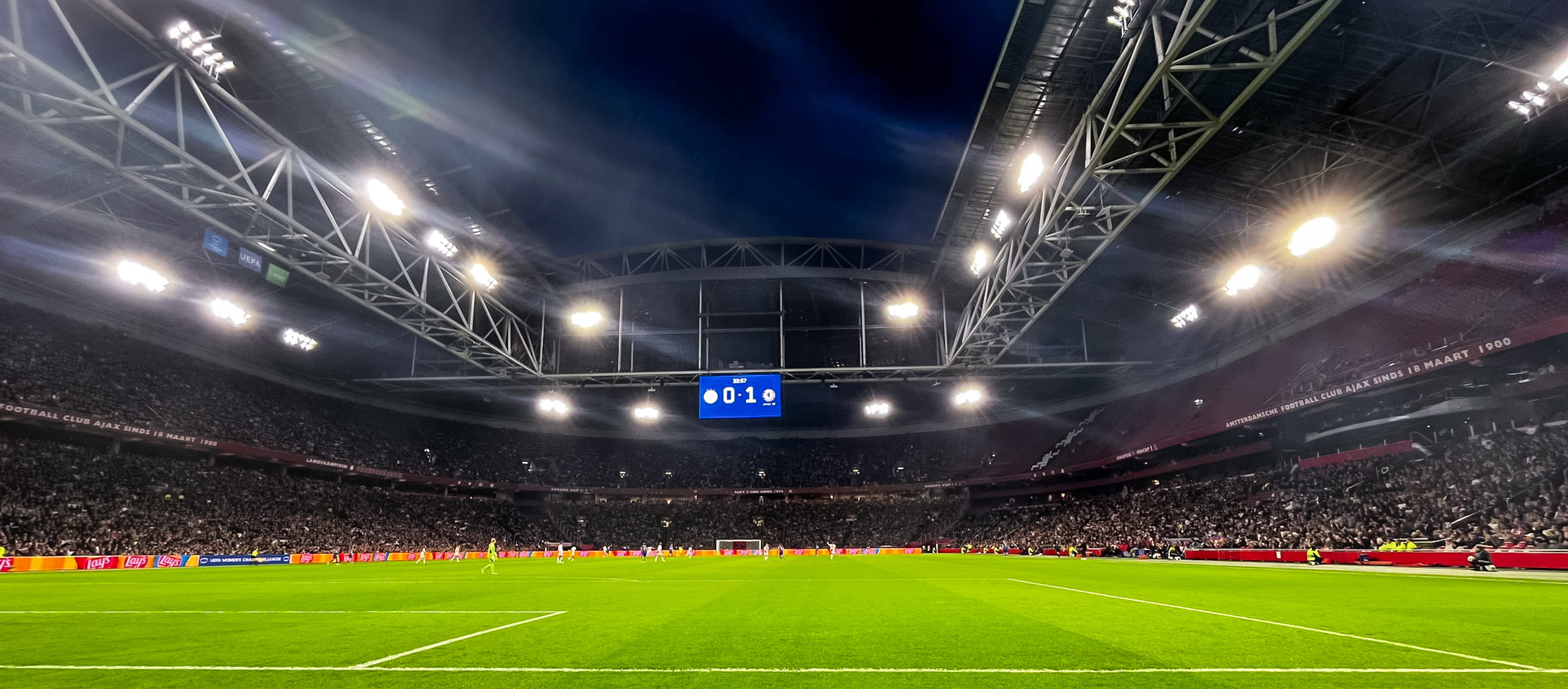 Een goed gevulde Johan Cruijff ArenA bij Ajax - Chelsea