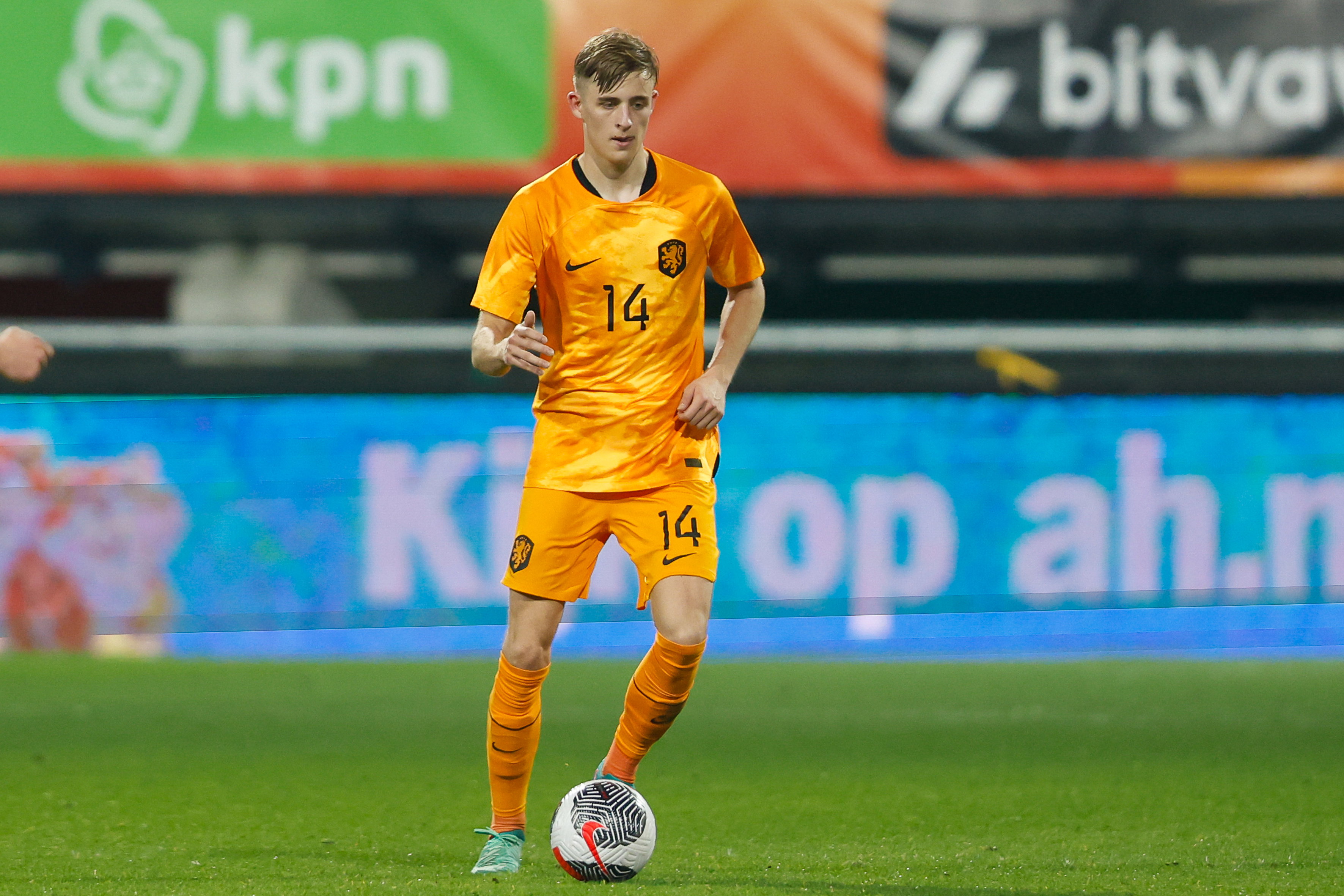 Max Bruns tijdens zijn debuut in Jong Oranje