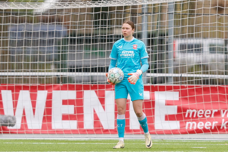 Daniëlle de Jong onder de lat bij FC Twente