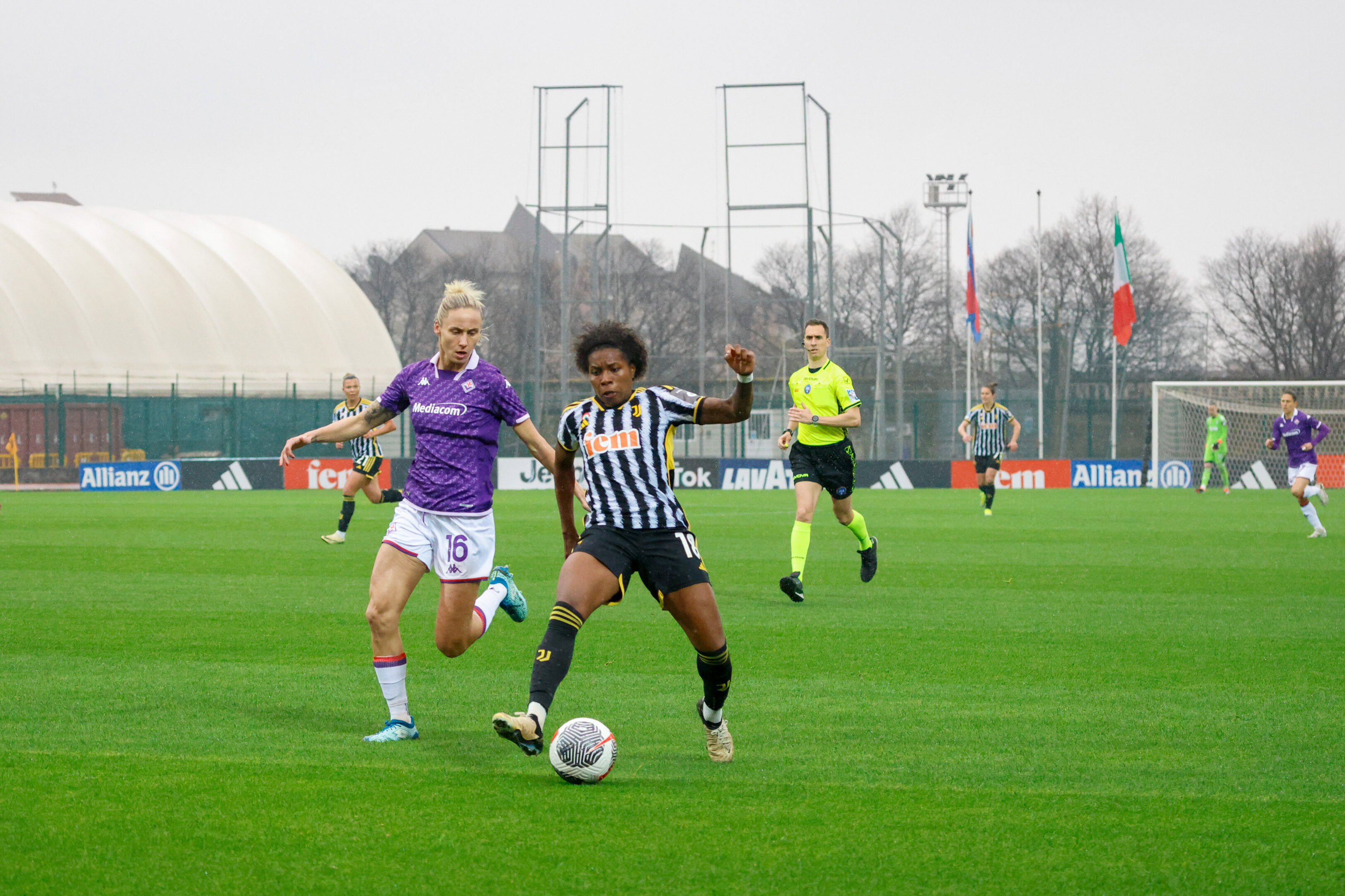 Lineth Beerensteyn namens Juventus