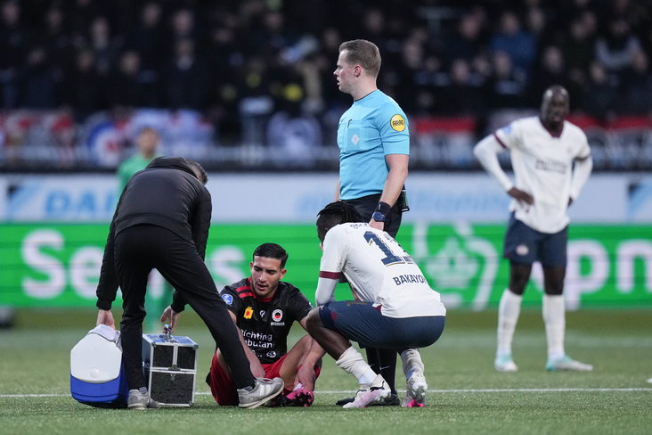 Driouech zit geblesseerd op de grond