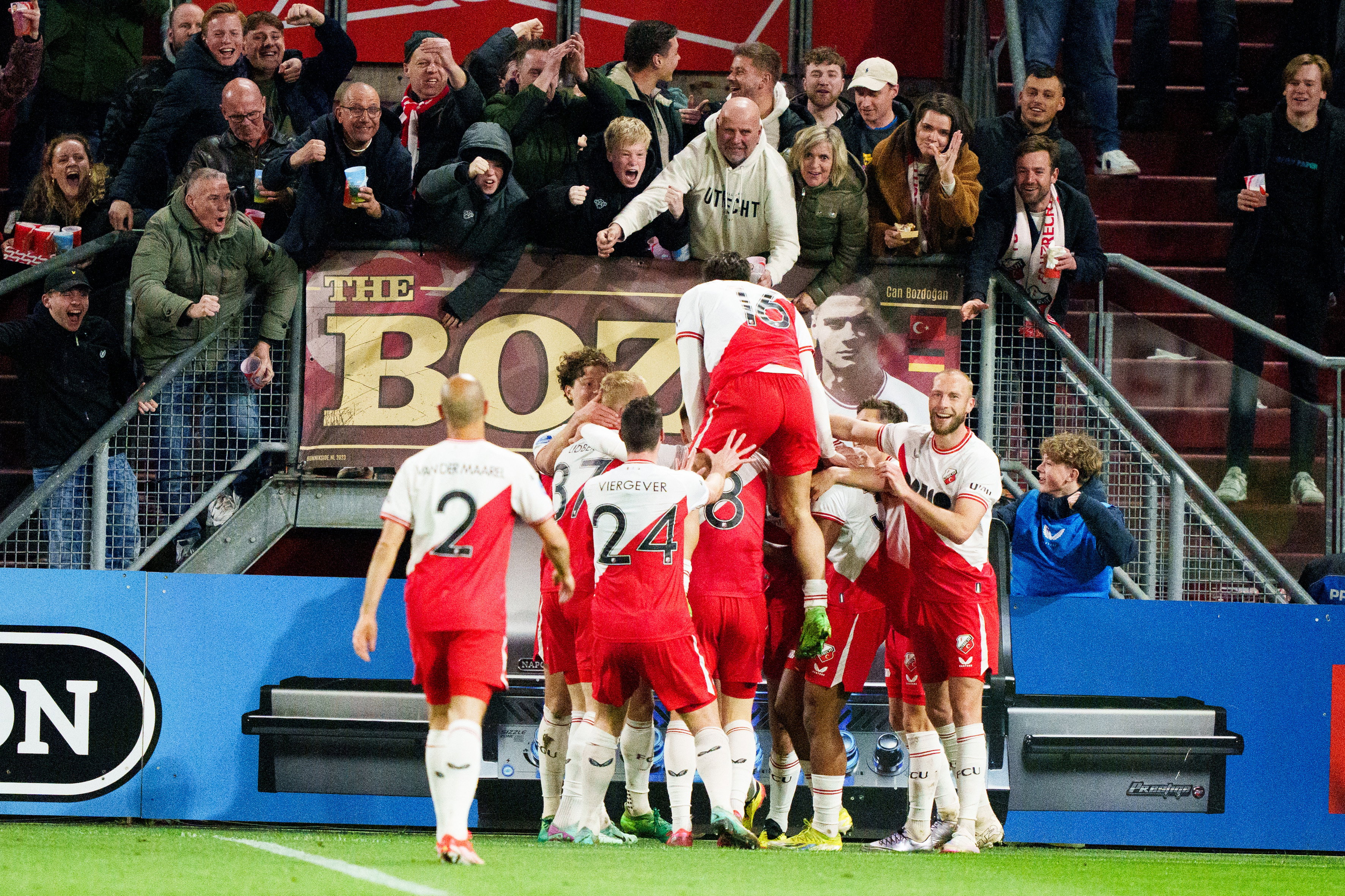 FC Utrecht viert treffer tegen PEC Zwolle