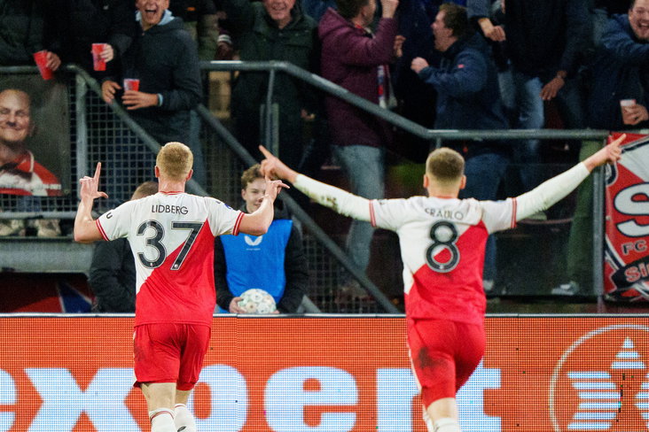Isac Lidberg juicht na goal tegen PEC Zwolle