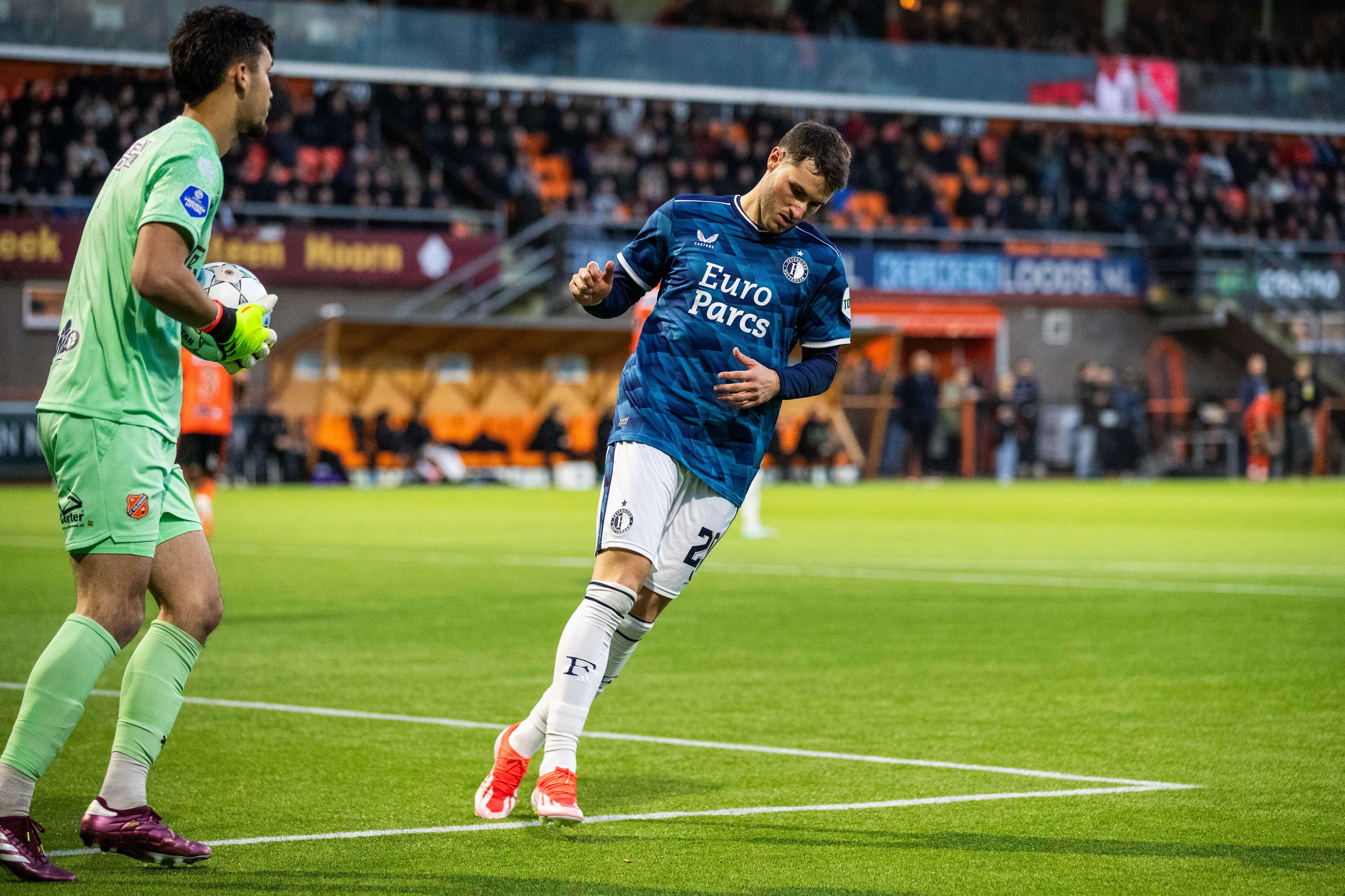 Santiago Giménez weet niet te scoren
