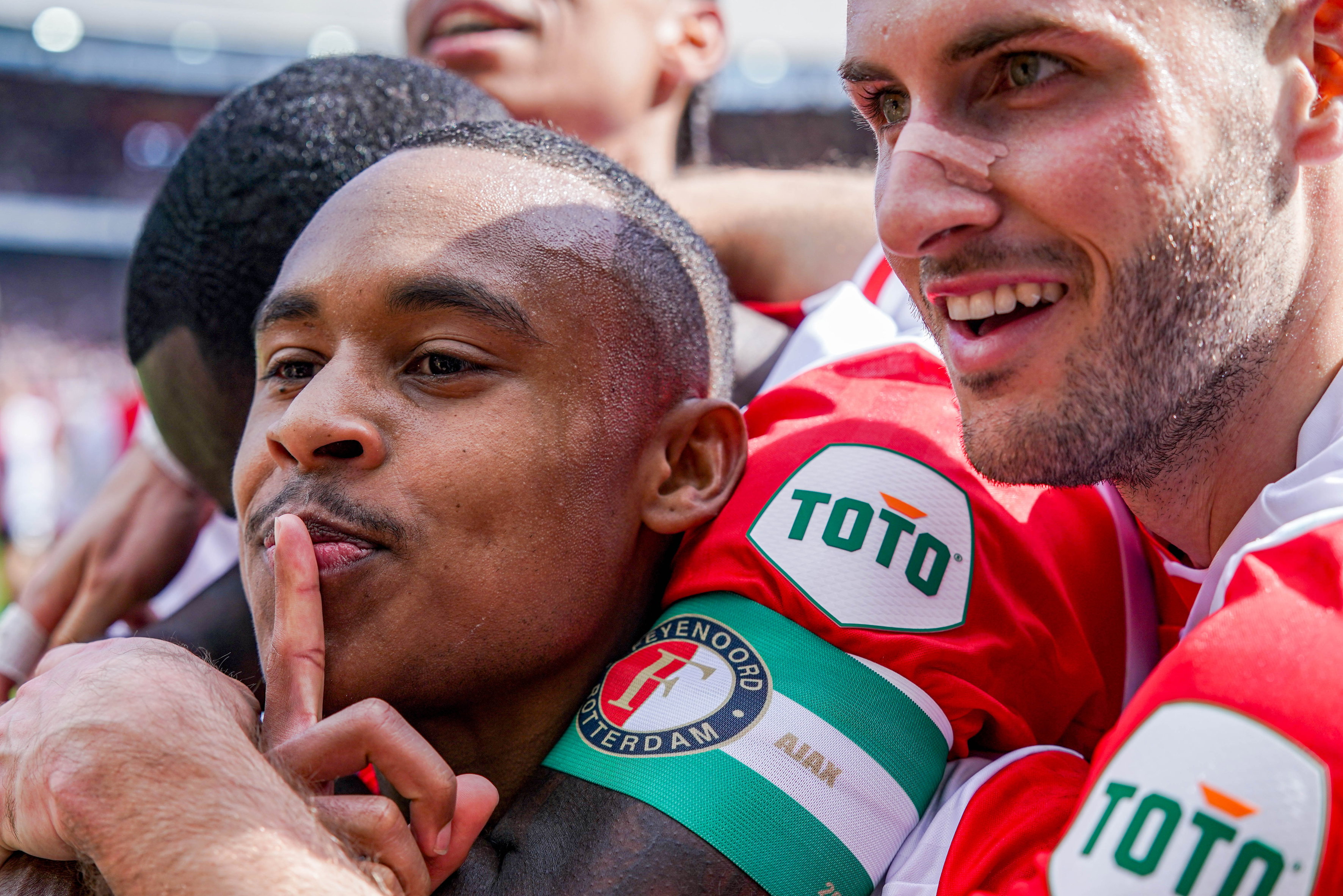 Feyenoord viert treffer tegen Ajax