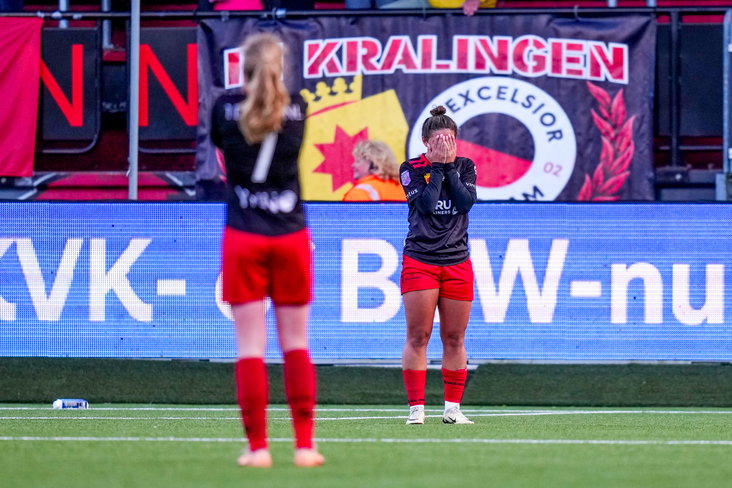 Sabrine Ellouzi (Excelsior) baalt