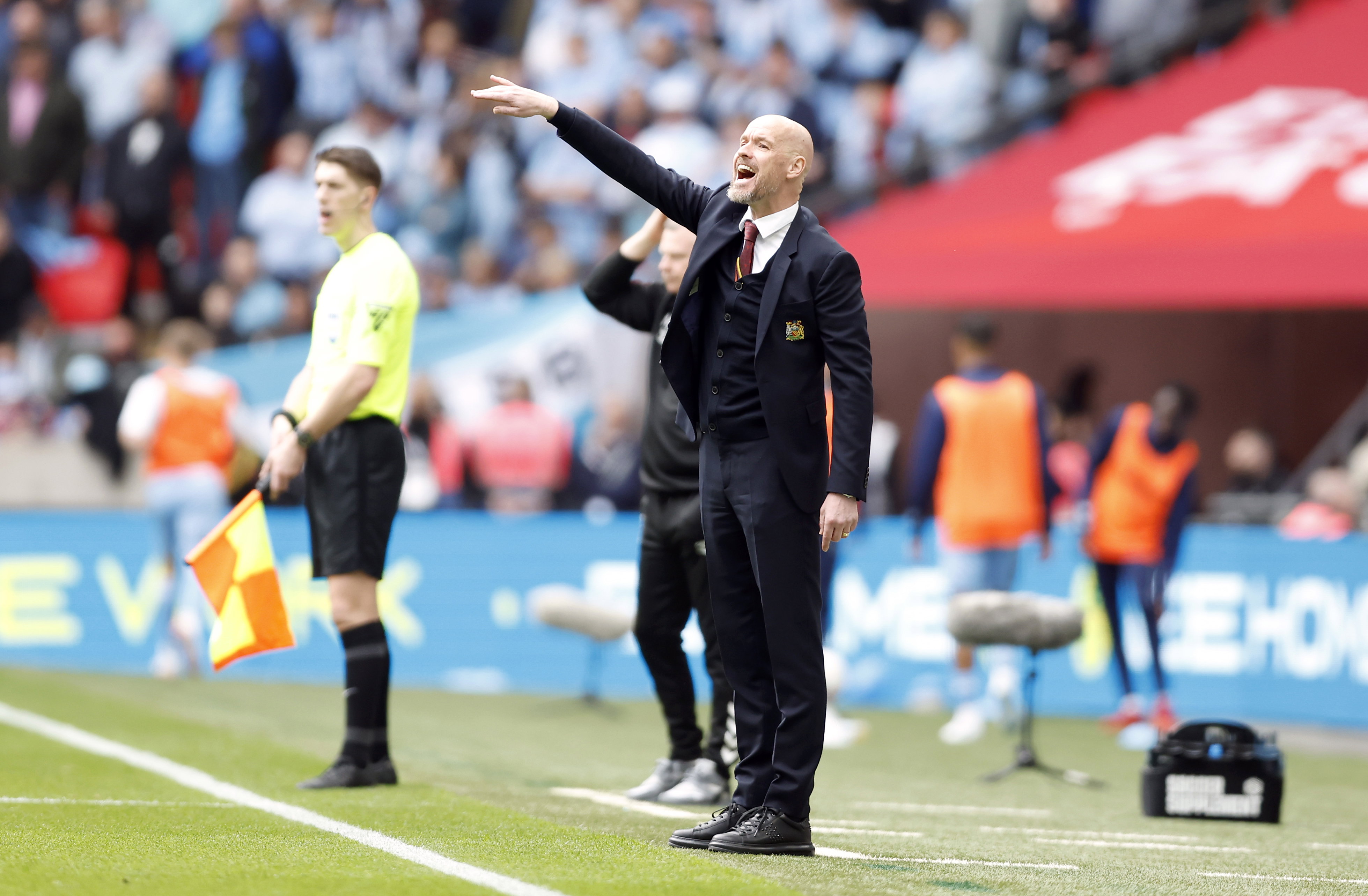 Erik ten Hang tijdens de halve finale van de FA Cup
