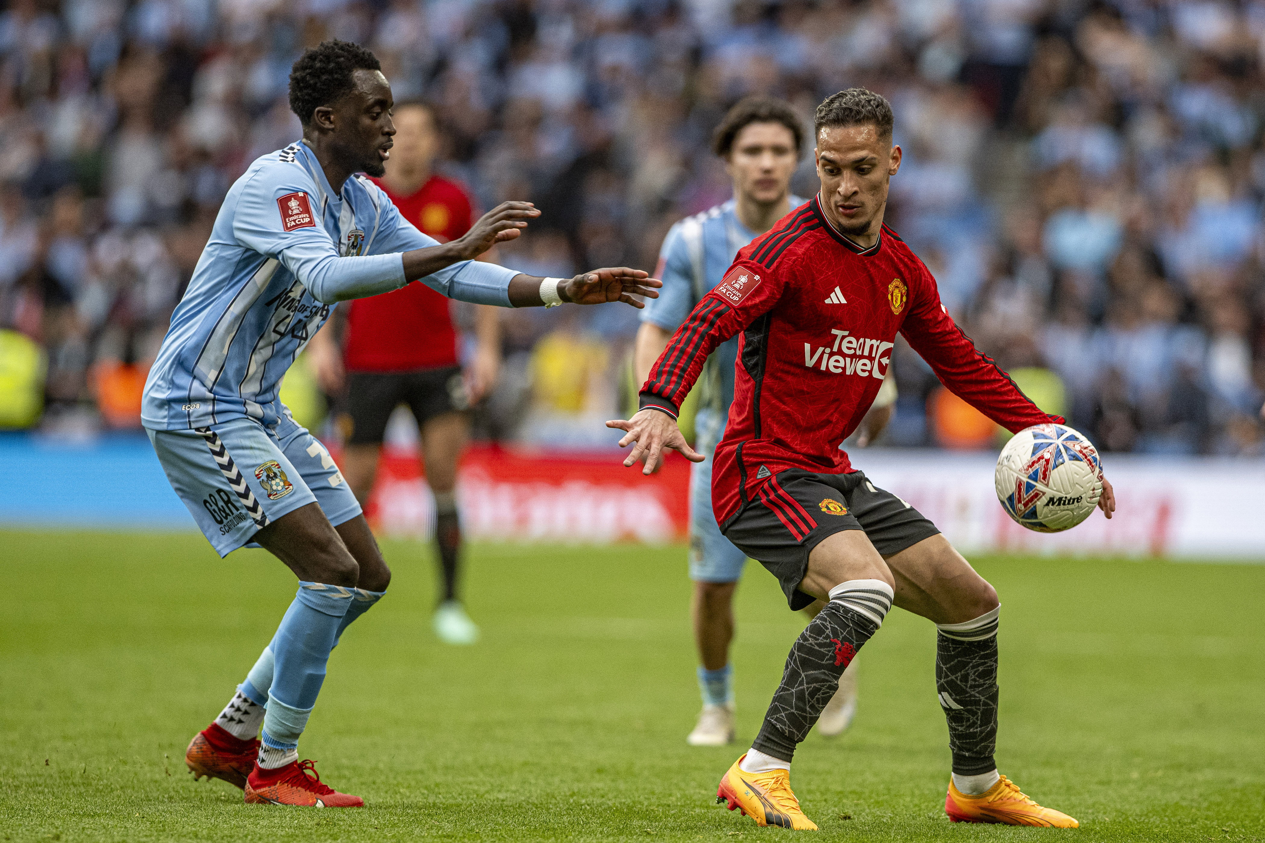 Antony Santos tegenover Coventry City