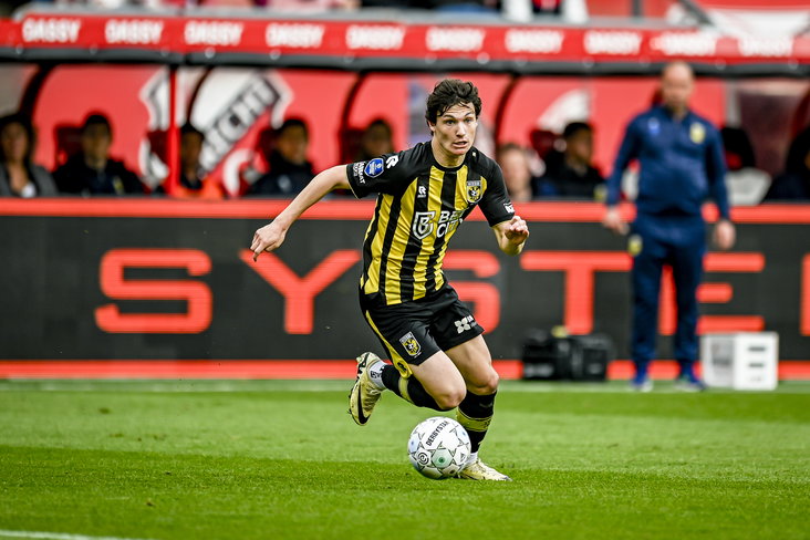Aaronson in actie voor Vitesse