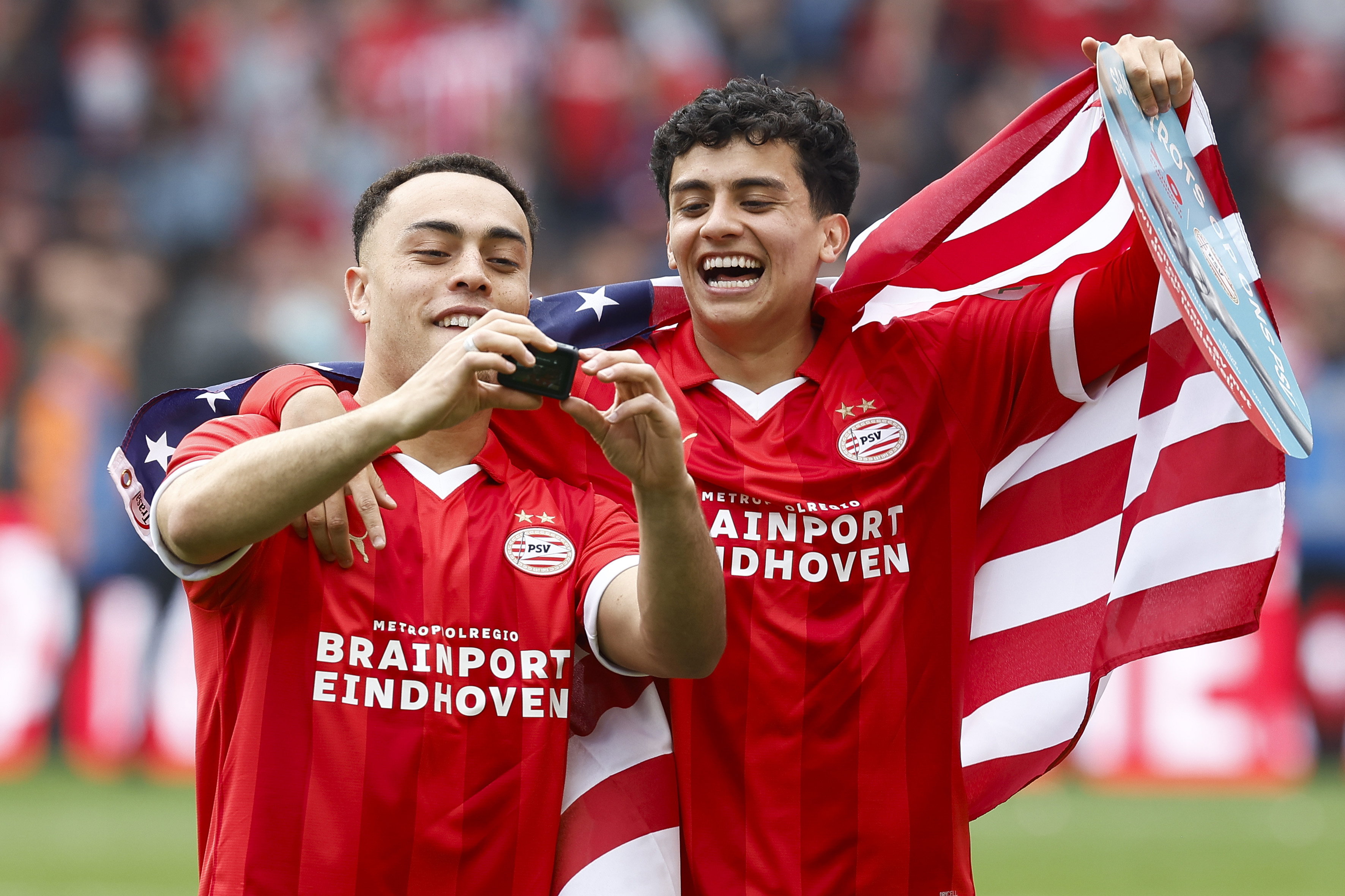 Sergiño Dest en Richard Ledezma