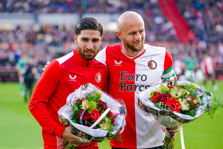 Alireza Jahanbakhsh en Gernot Trauner kregen bloemen voorafgaand aan Feyenoord - Excelsior
