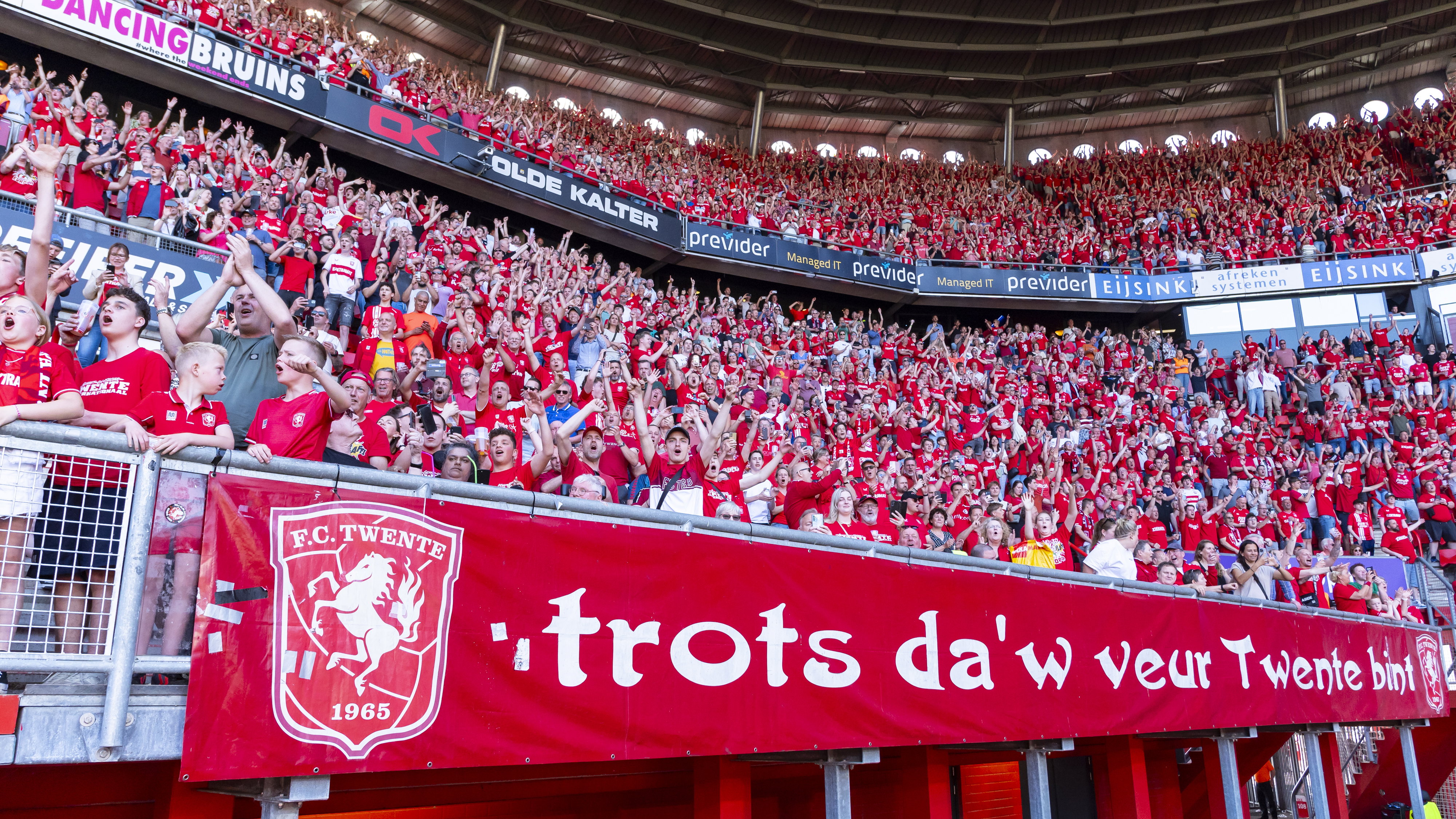 FC Twente-fans in De Grolsch Veste
