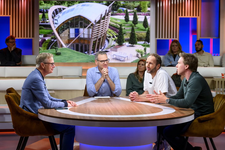 Arno Vermeulen (links) aan tafel