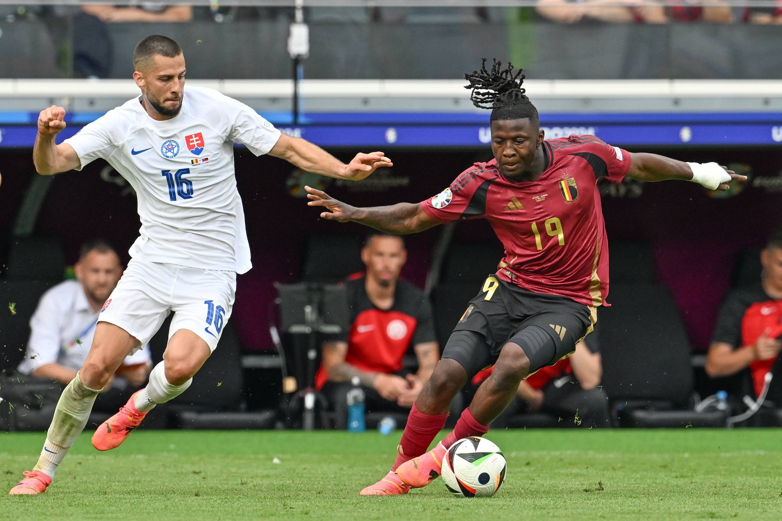David Hancko in duel met Johan Bakayoko