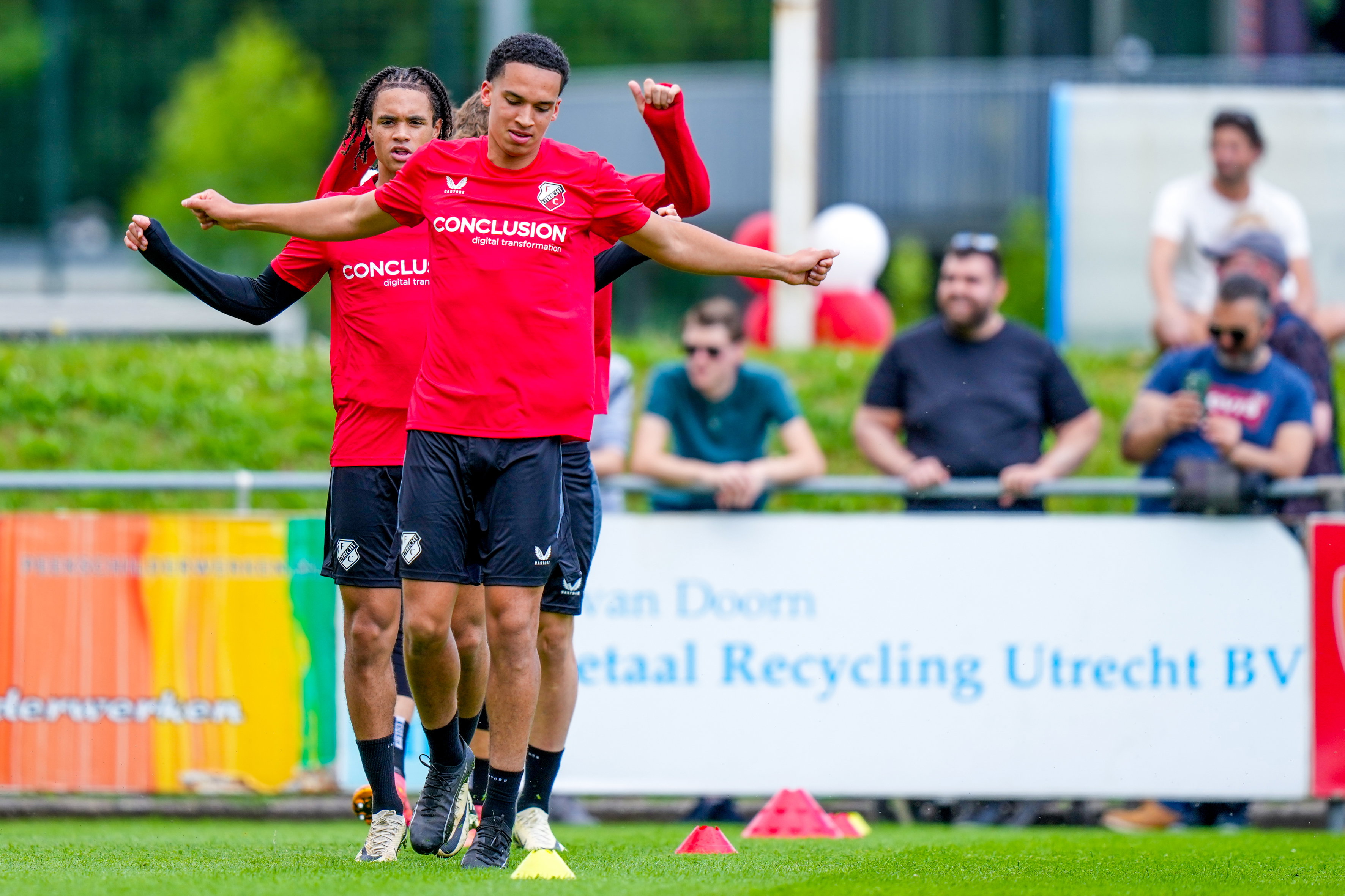 Joshua Mukeh op de eerste training van FC Utrecht