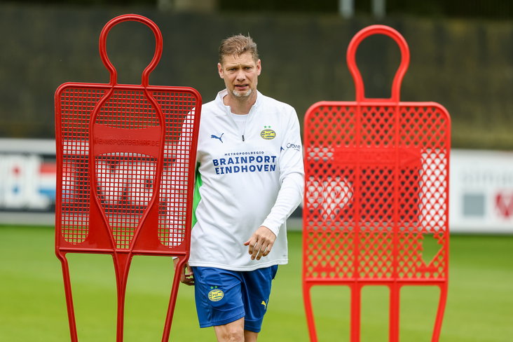 Theo Lucius op het trainingsveld van PSV