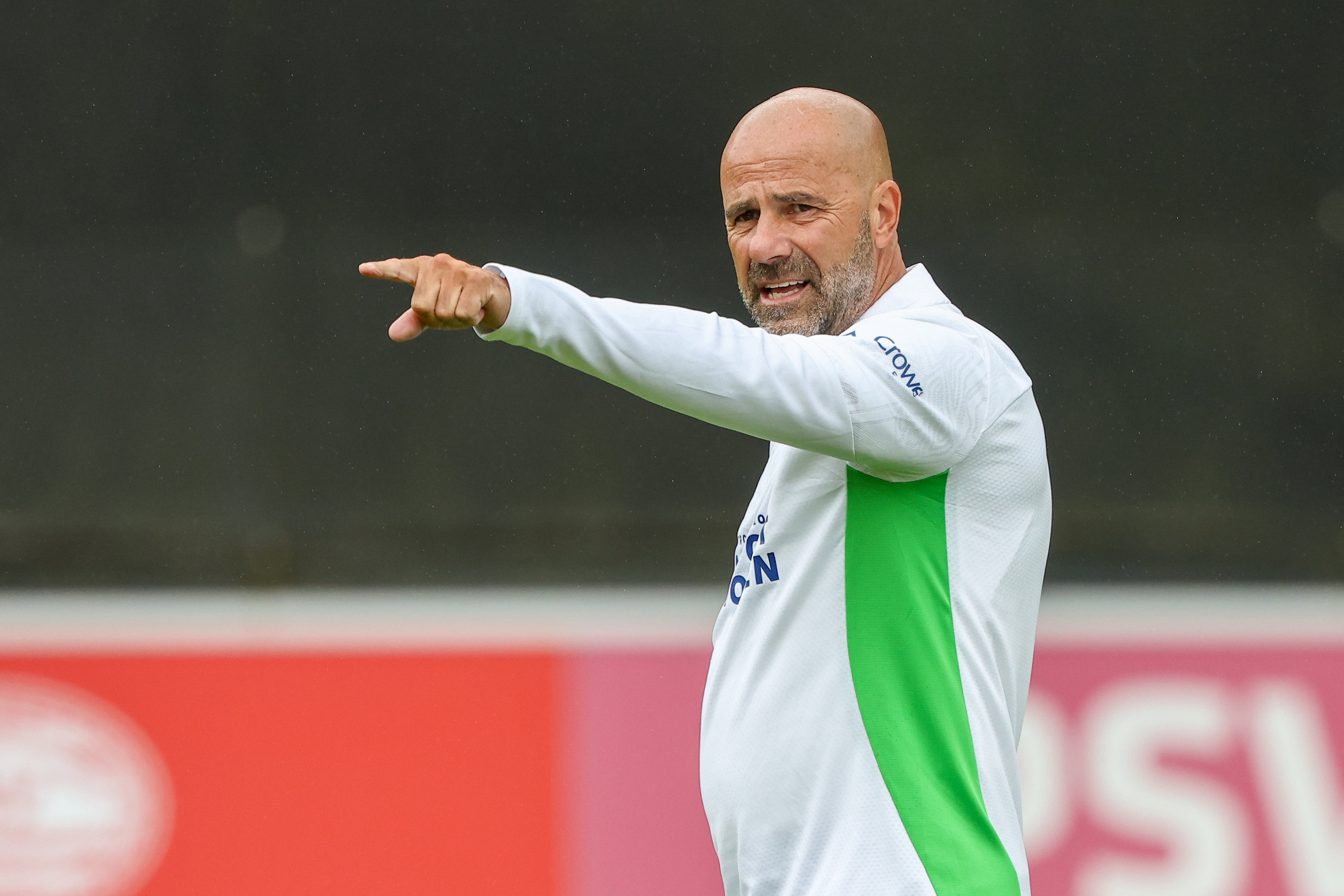 Peter Bosz tijdens de training van PSV