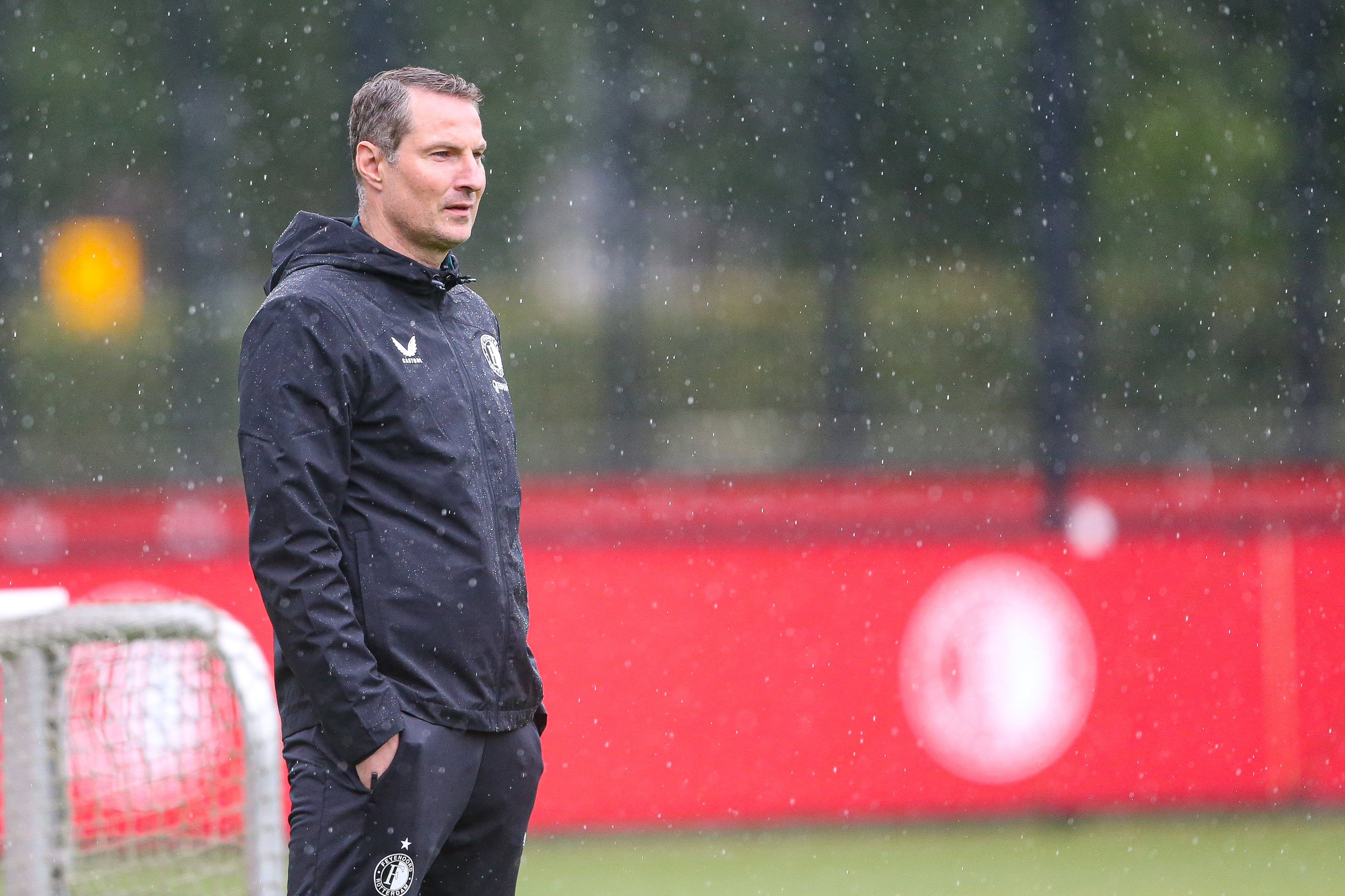 Brian Priske bij de training van Feyenoord