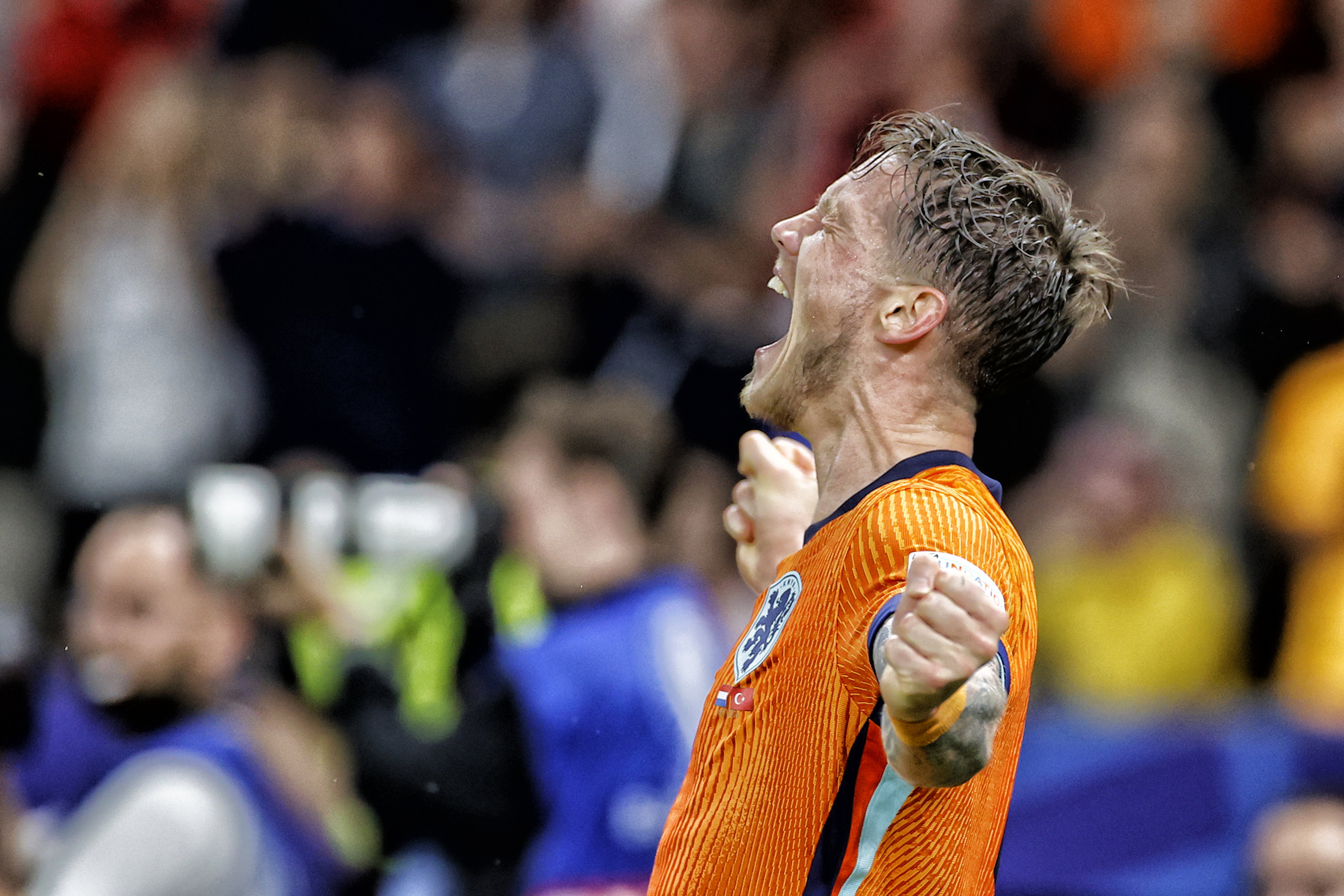 Wout Weghorst scoort namens Oranje