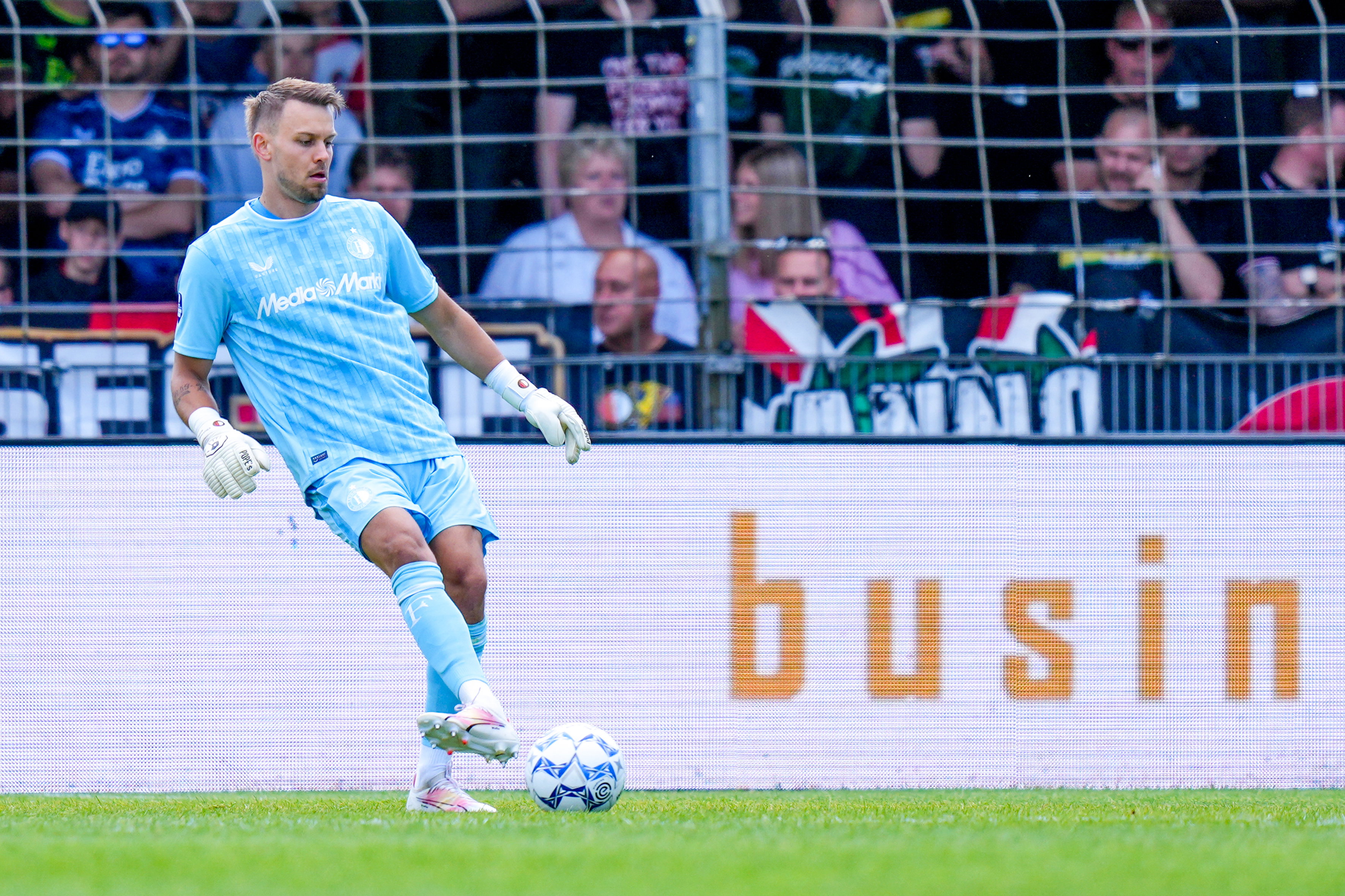 Timon Wellenreuther in actie voor Feyenoord