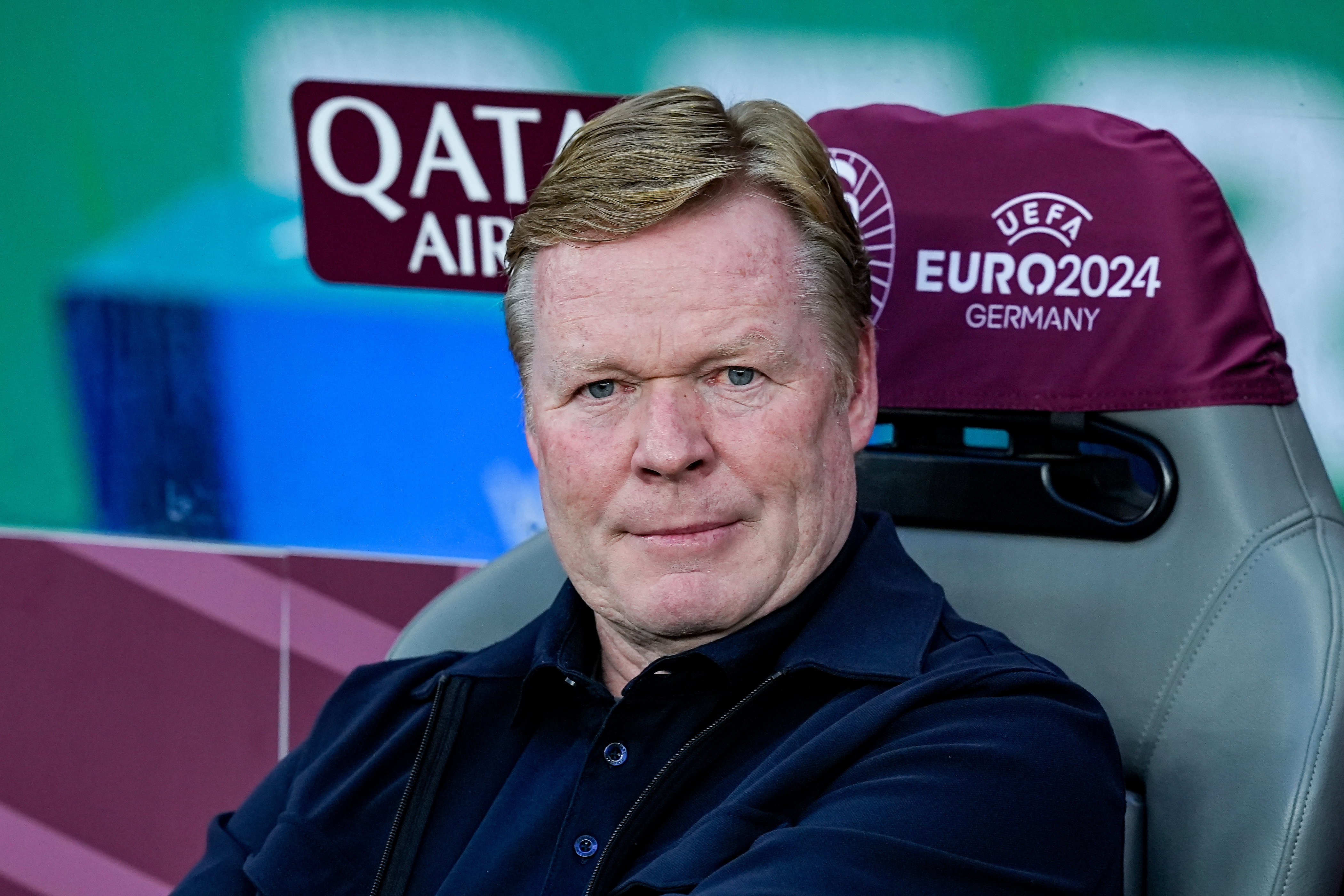 Ronald Koeman op de bank bij Oranje