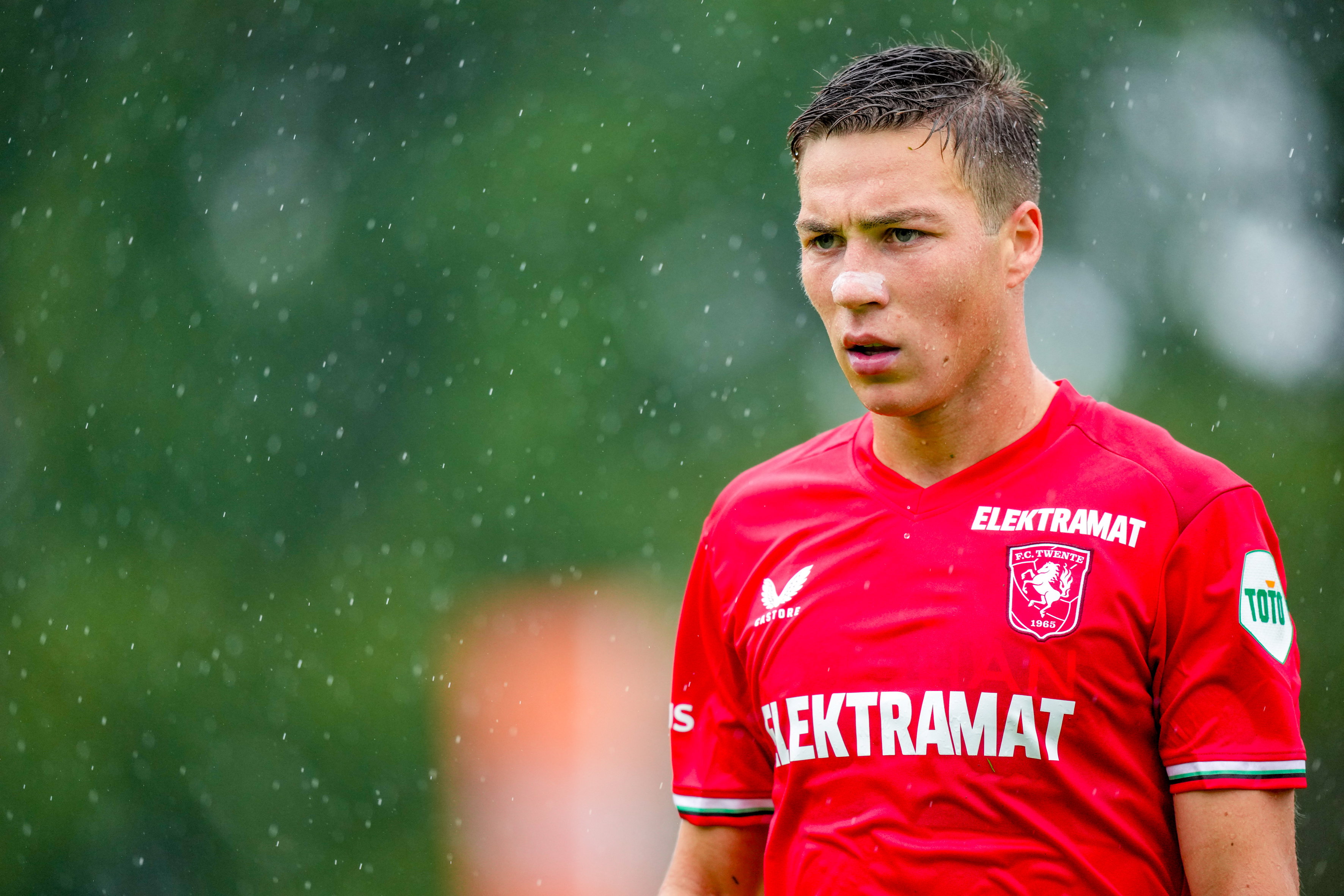 Carel Eiting in een oefenduel van FC Twente