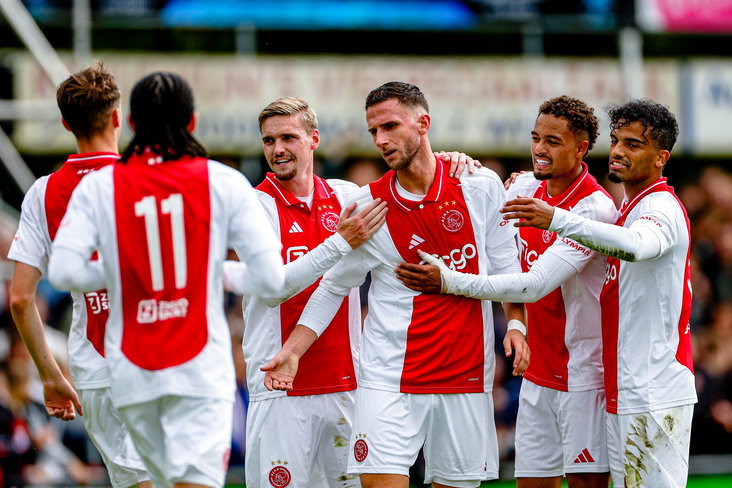 Ajax viert treffer