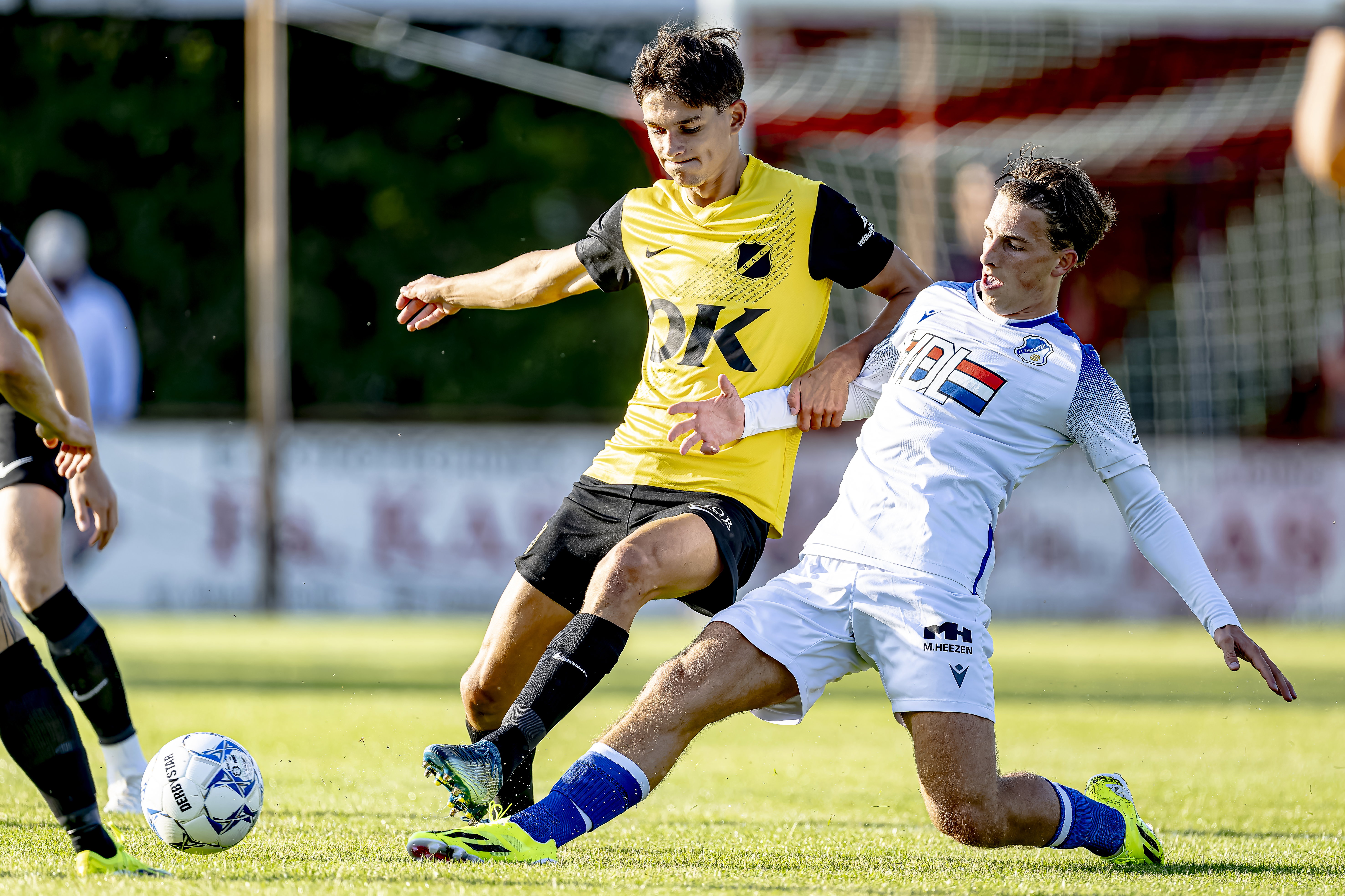 Rowan Besselink in duel met Boris van Schuppen