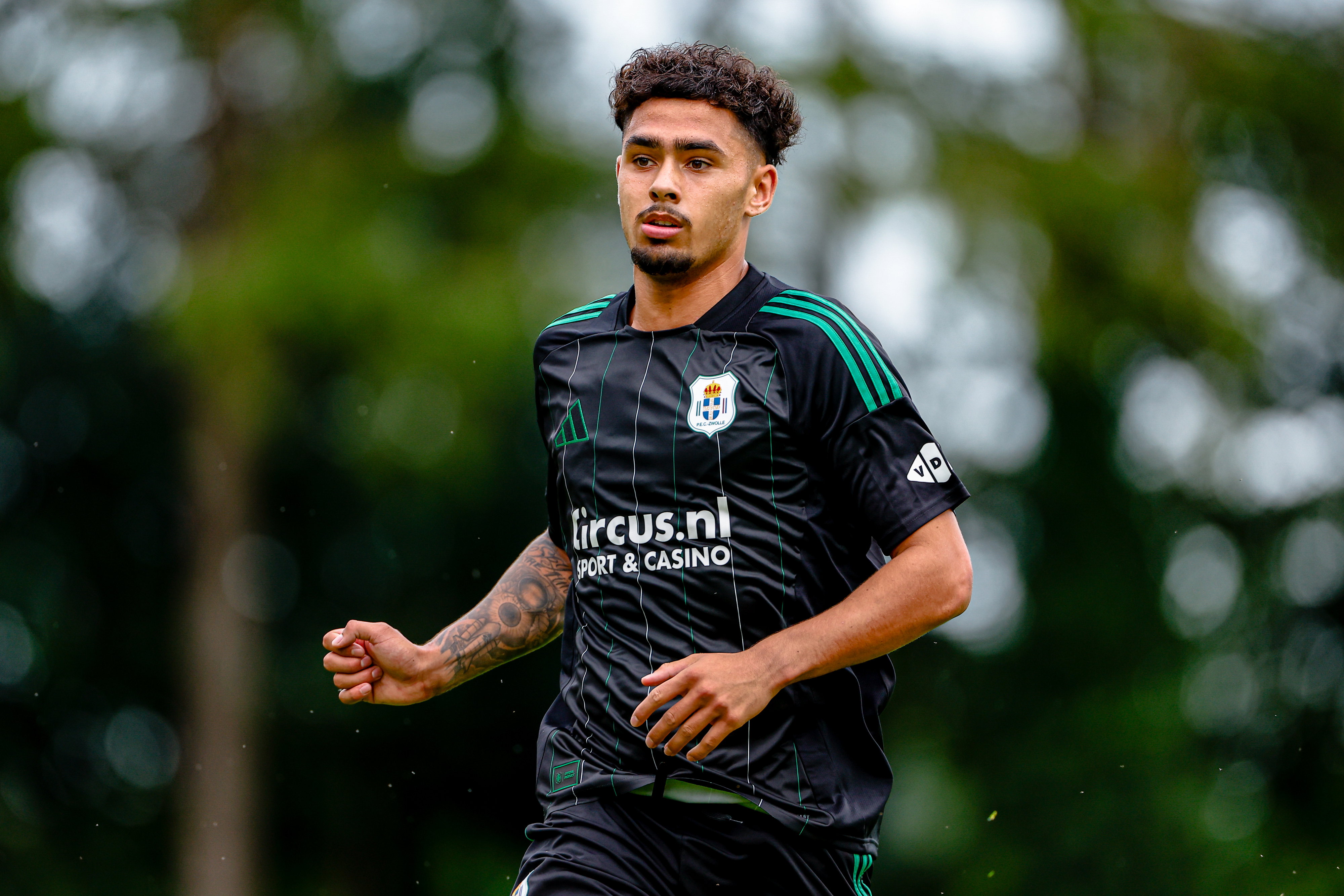 Tristan Gooijer in het shirt van PEC Zwolle