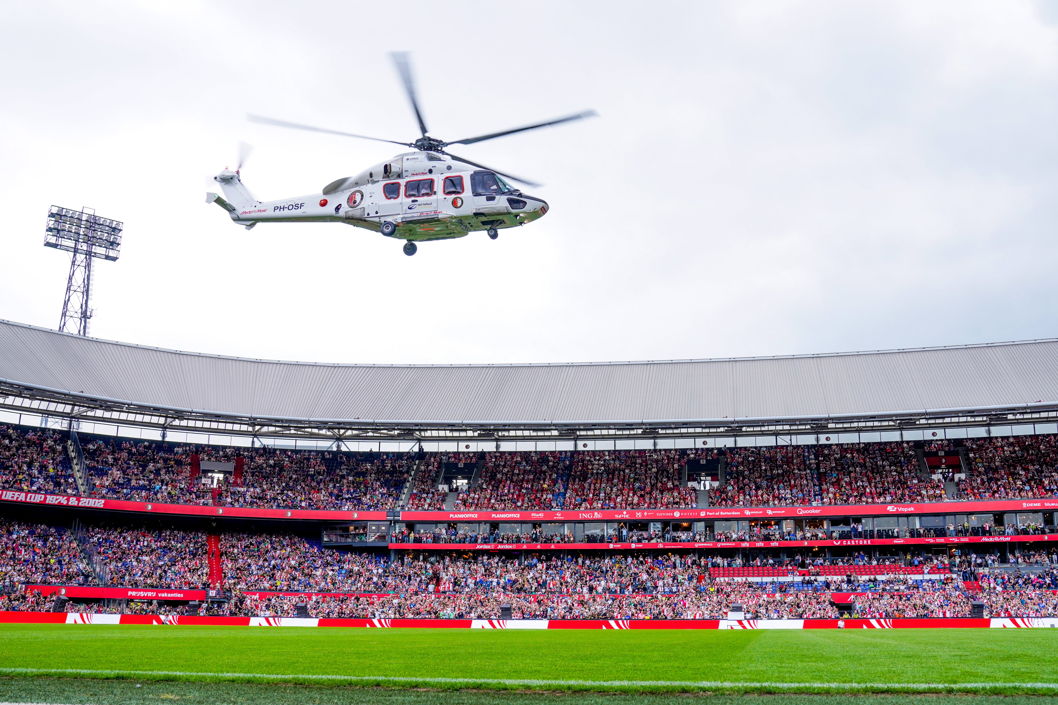 Helikopter in De Kuip