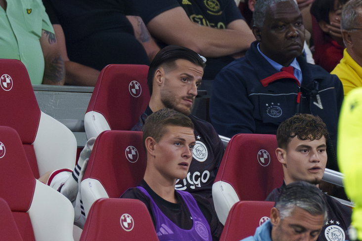 Diant Ramaj op de bank