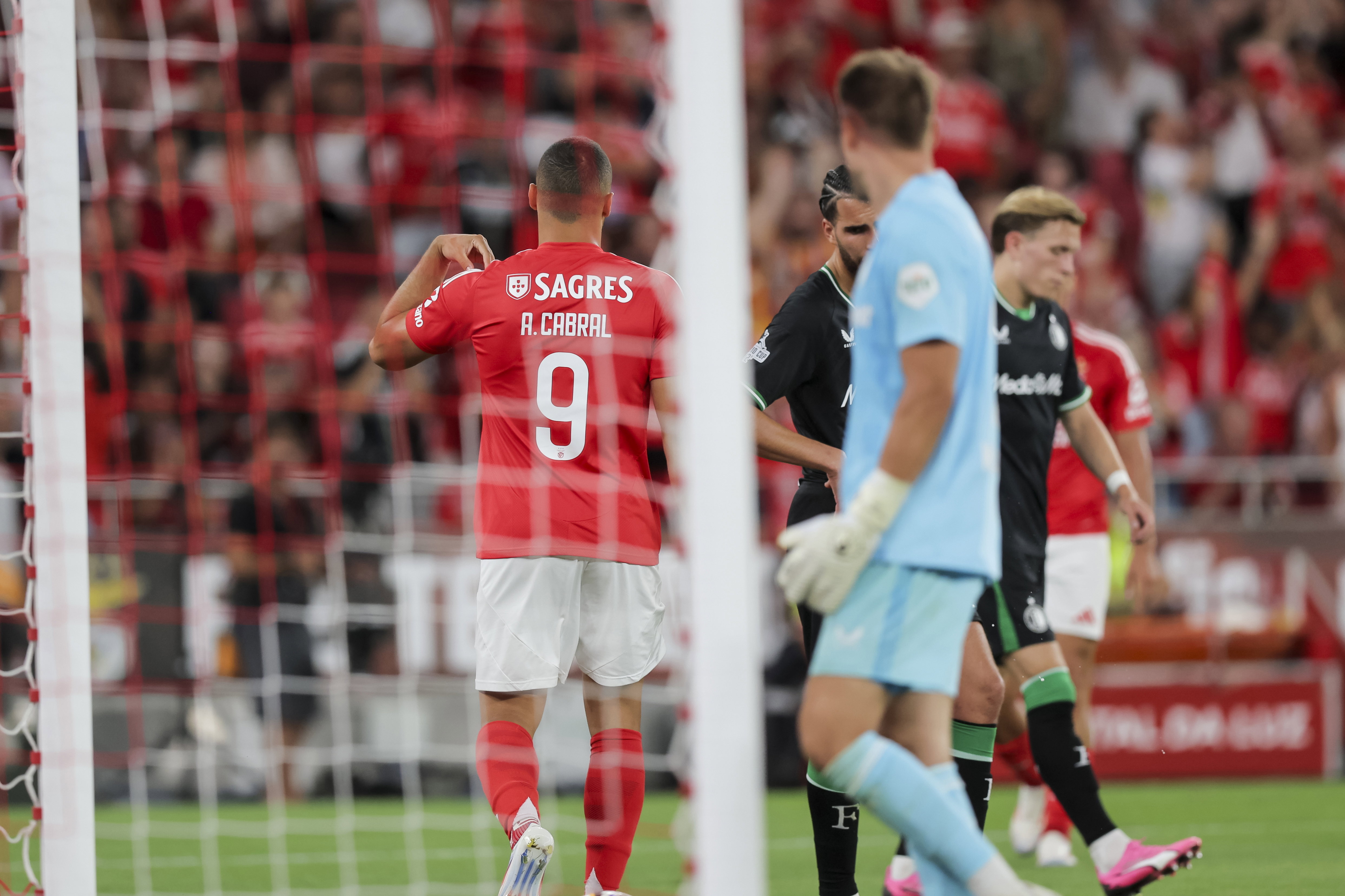 Feyenoord verloor met 5-0 van Benfica