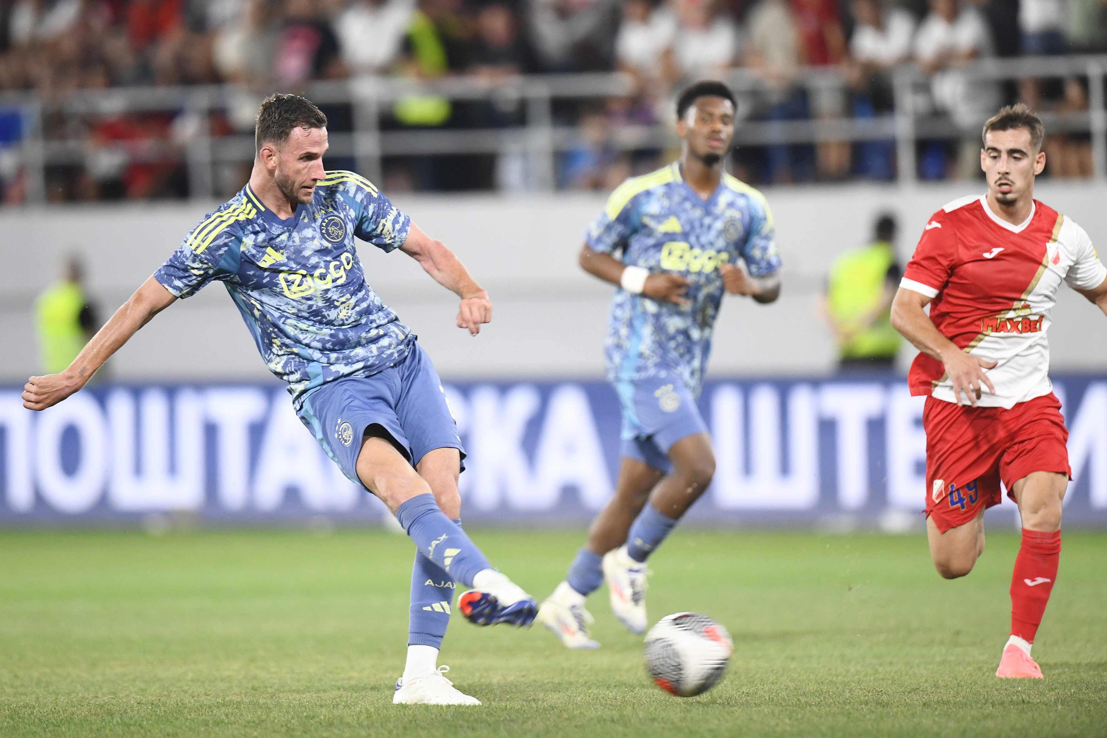 Branco van den Boomen tegen Vojvodina