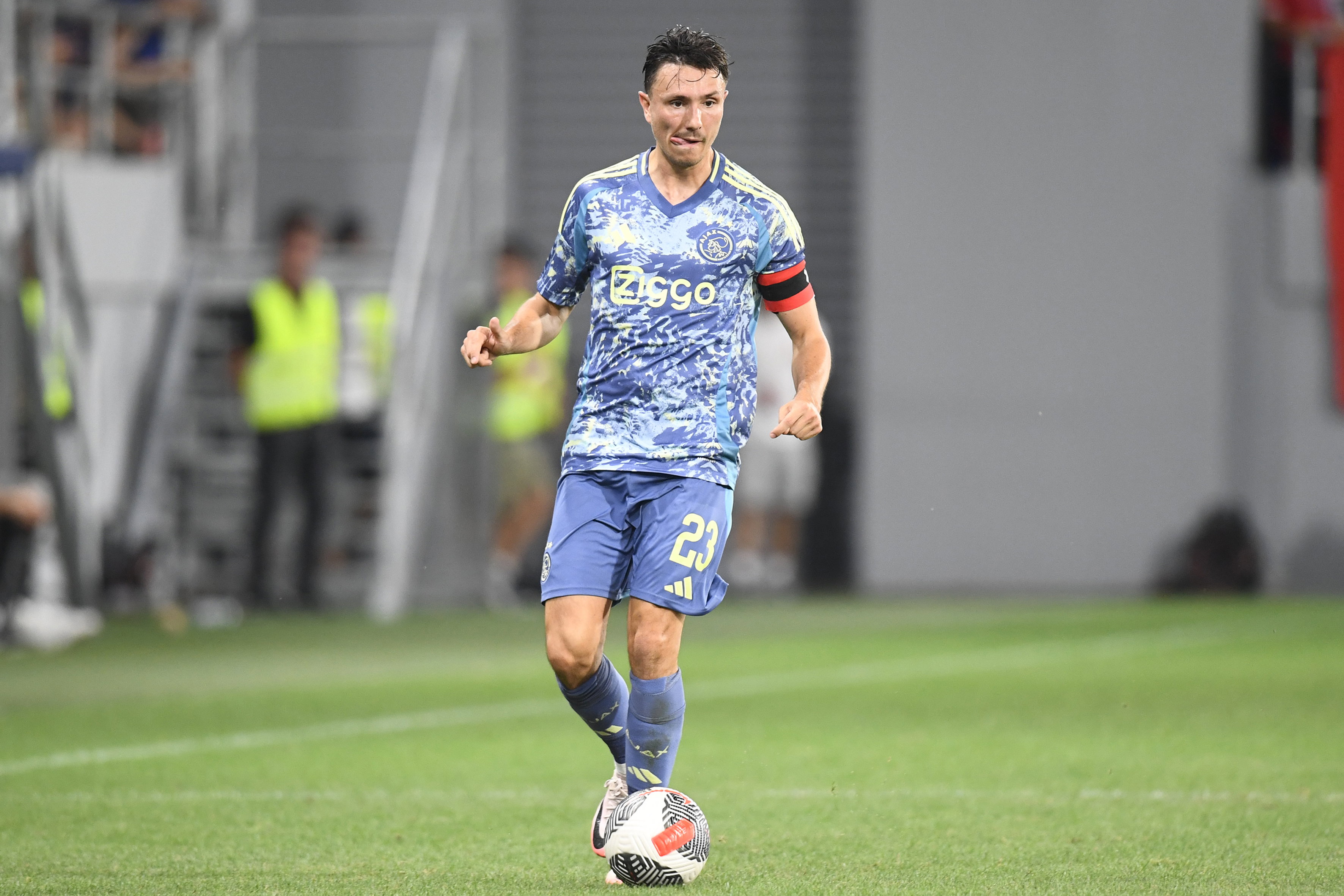 Steven Berghuis tegen Vojvodina