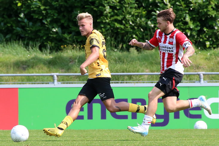 Jason van Duiven als aanvoerder van Jong PSV