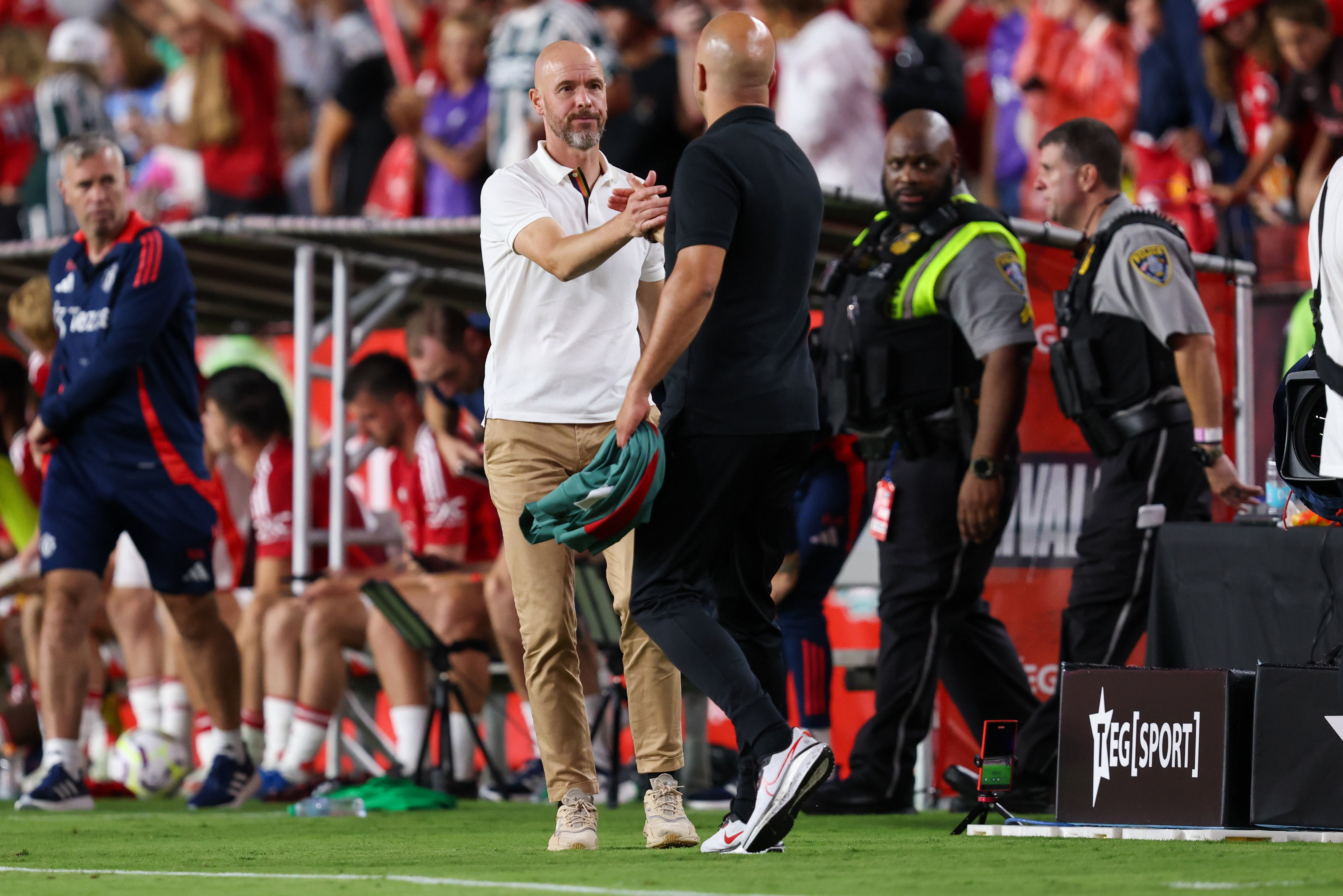 Arne Slot en Erik ten Hag