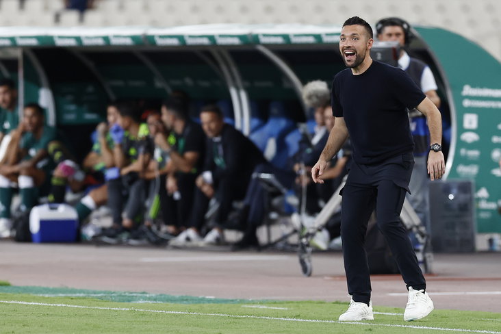 Francesco Farioli al coachend tegen Panathinaikos