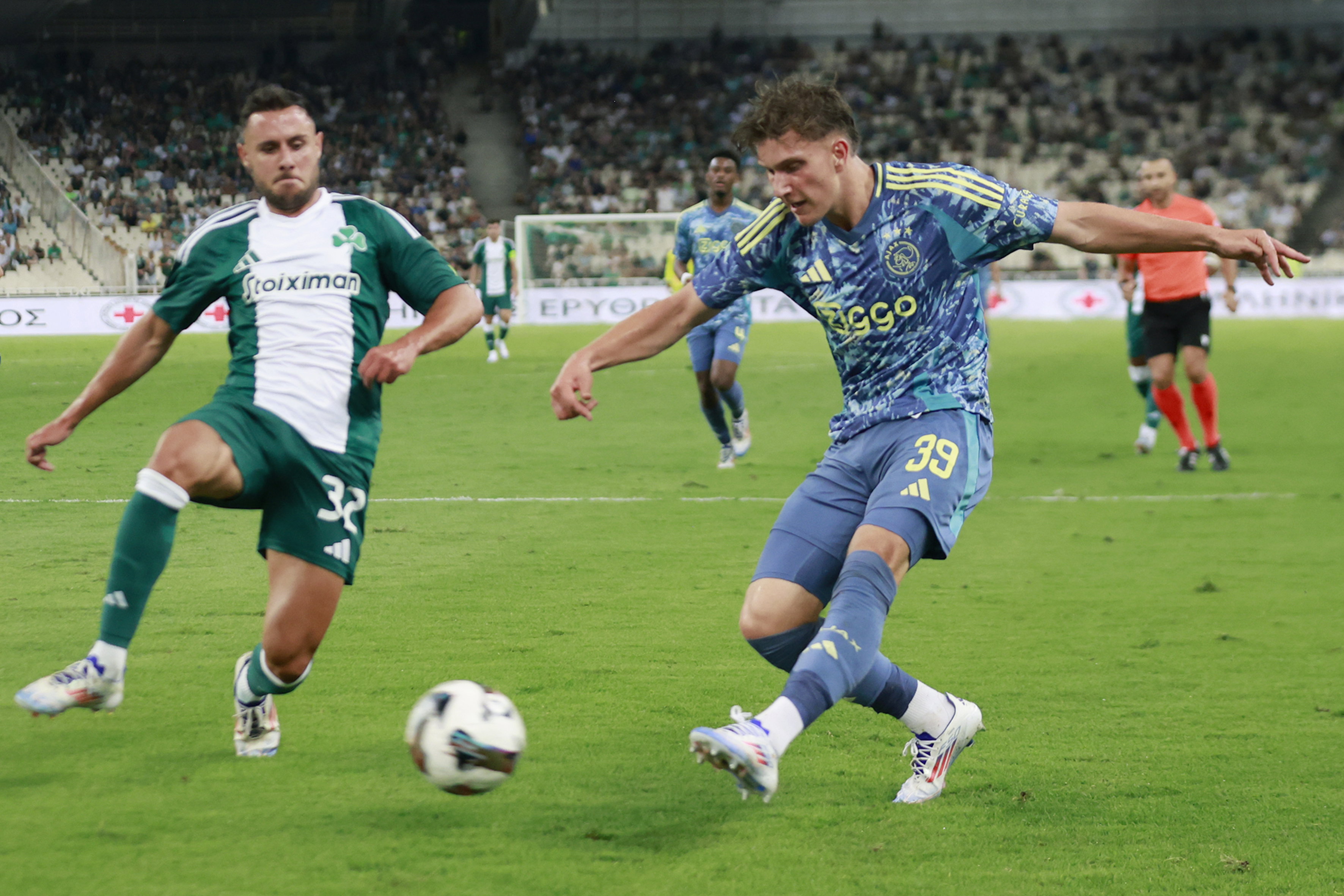 George Baldock tegen Mika Godts