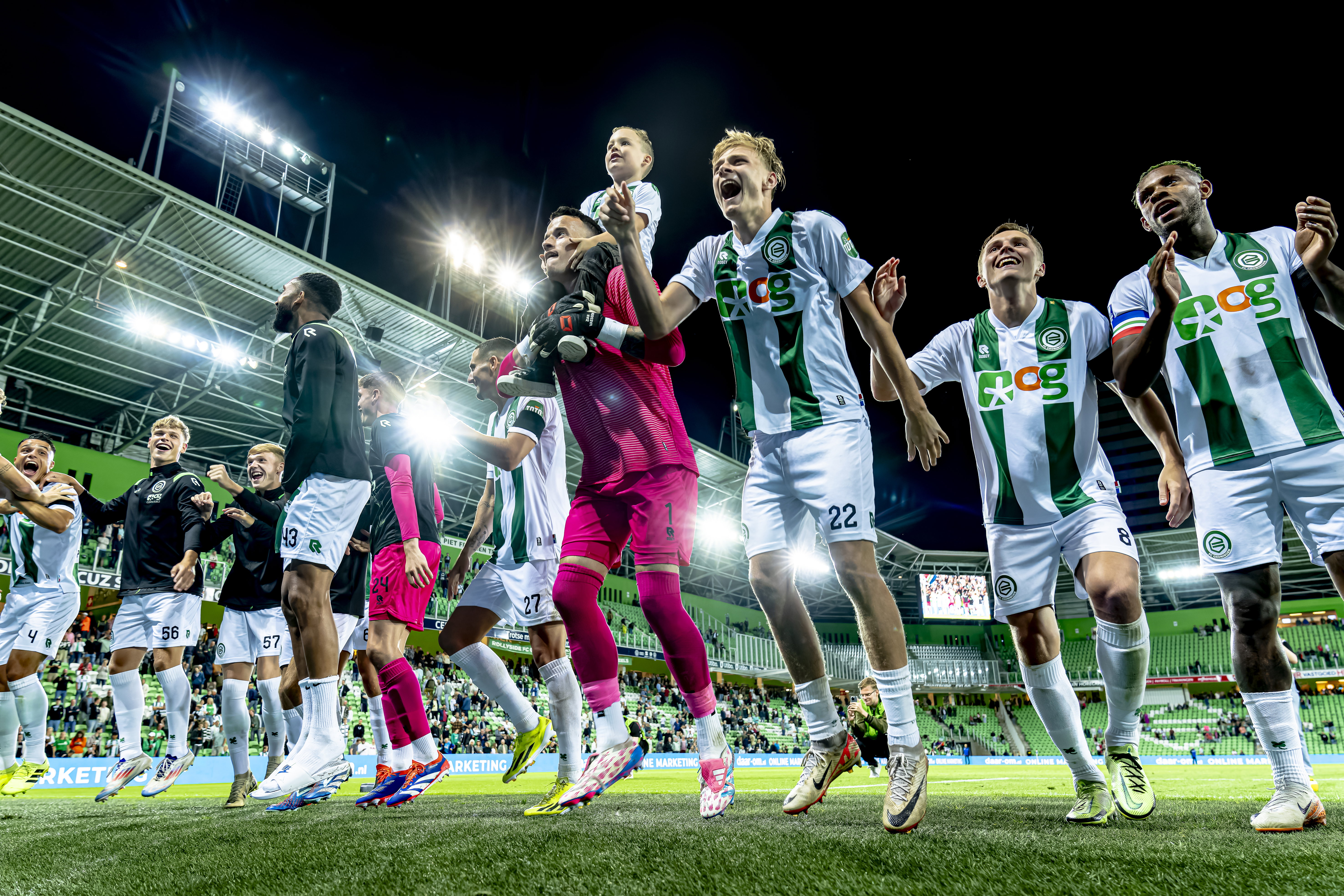 FC Groningen viert een overwinning