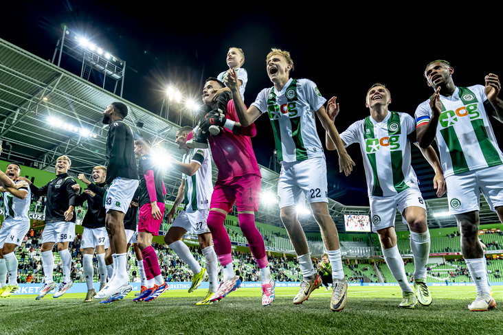 FC Groningen viert een overwinning