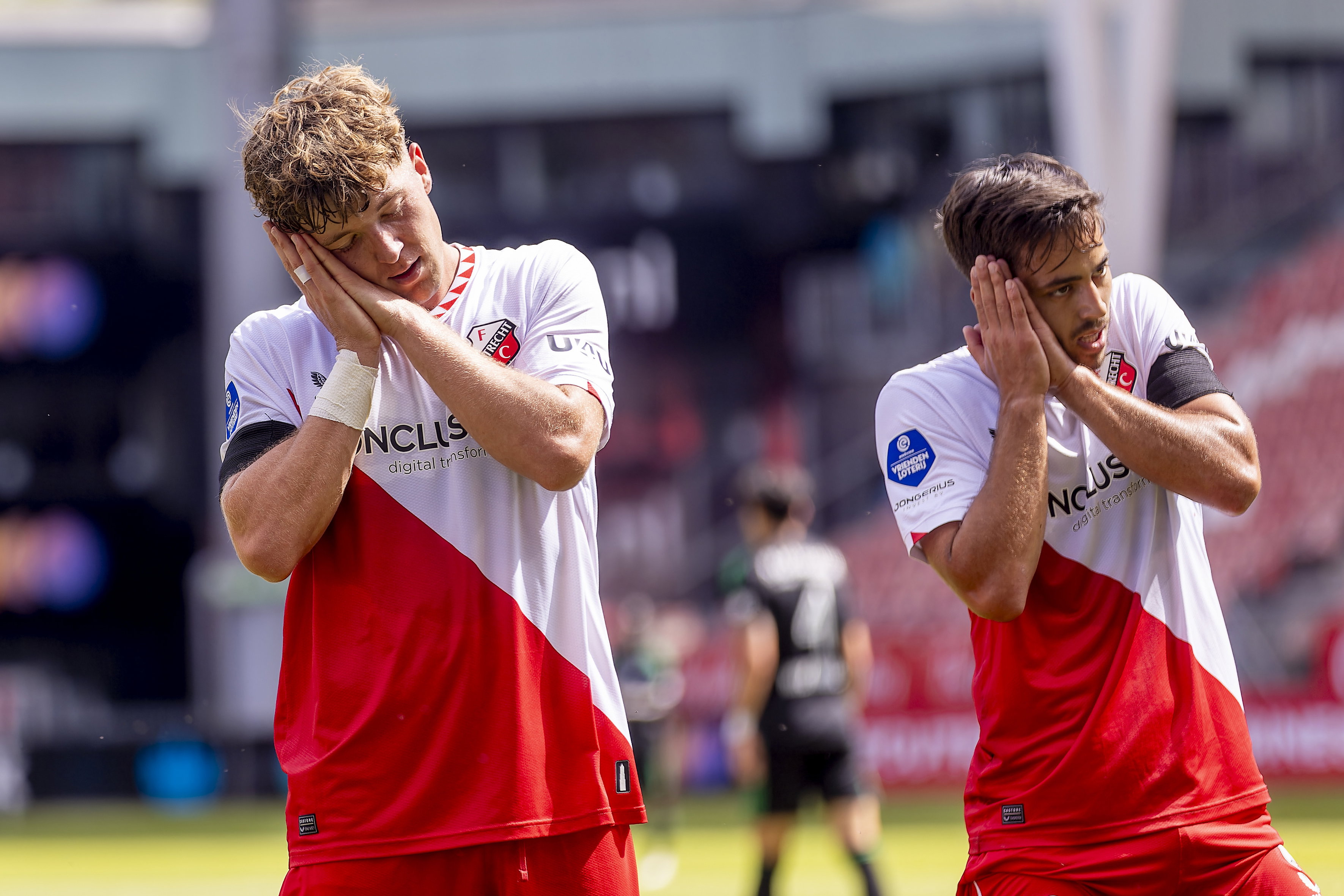 Ole Romeny juicht na zijn treffer tegen PEC Zwolle