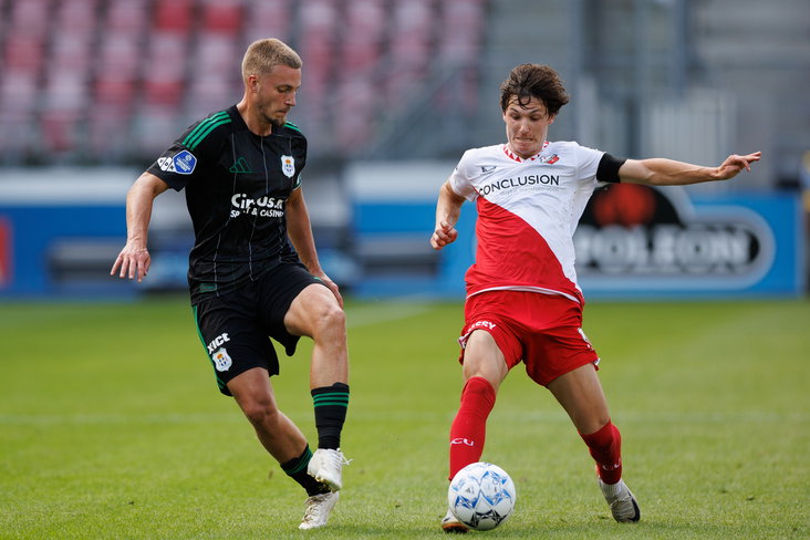 Paxten Aaronson tegen PEC Zwolle