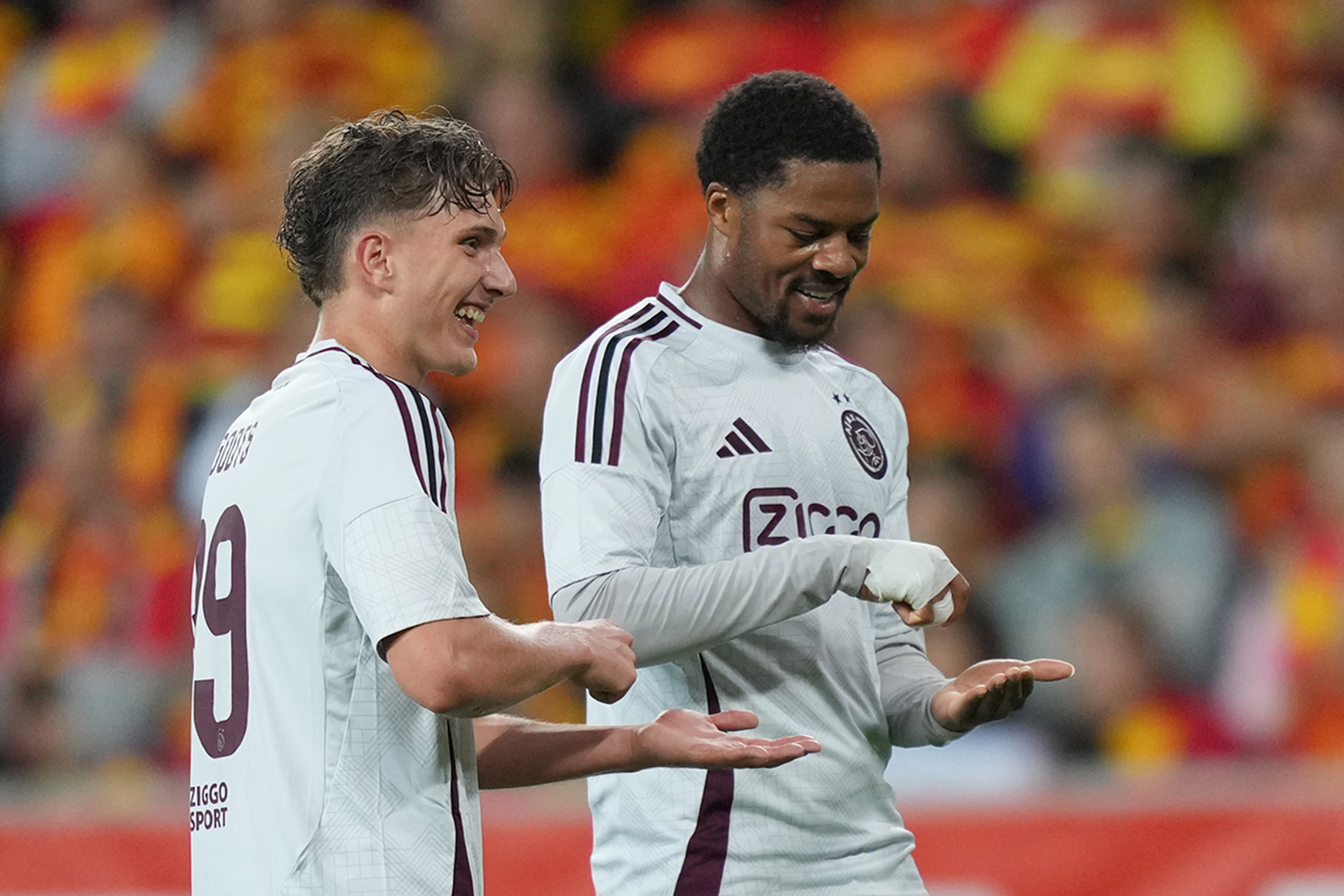 Mika Godts en Chuba Akpom