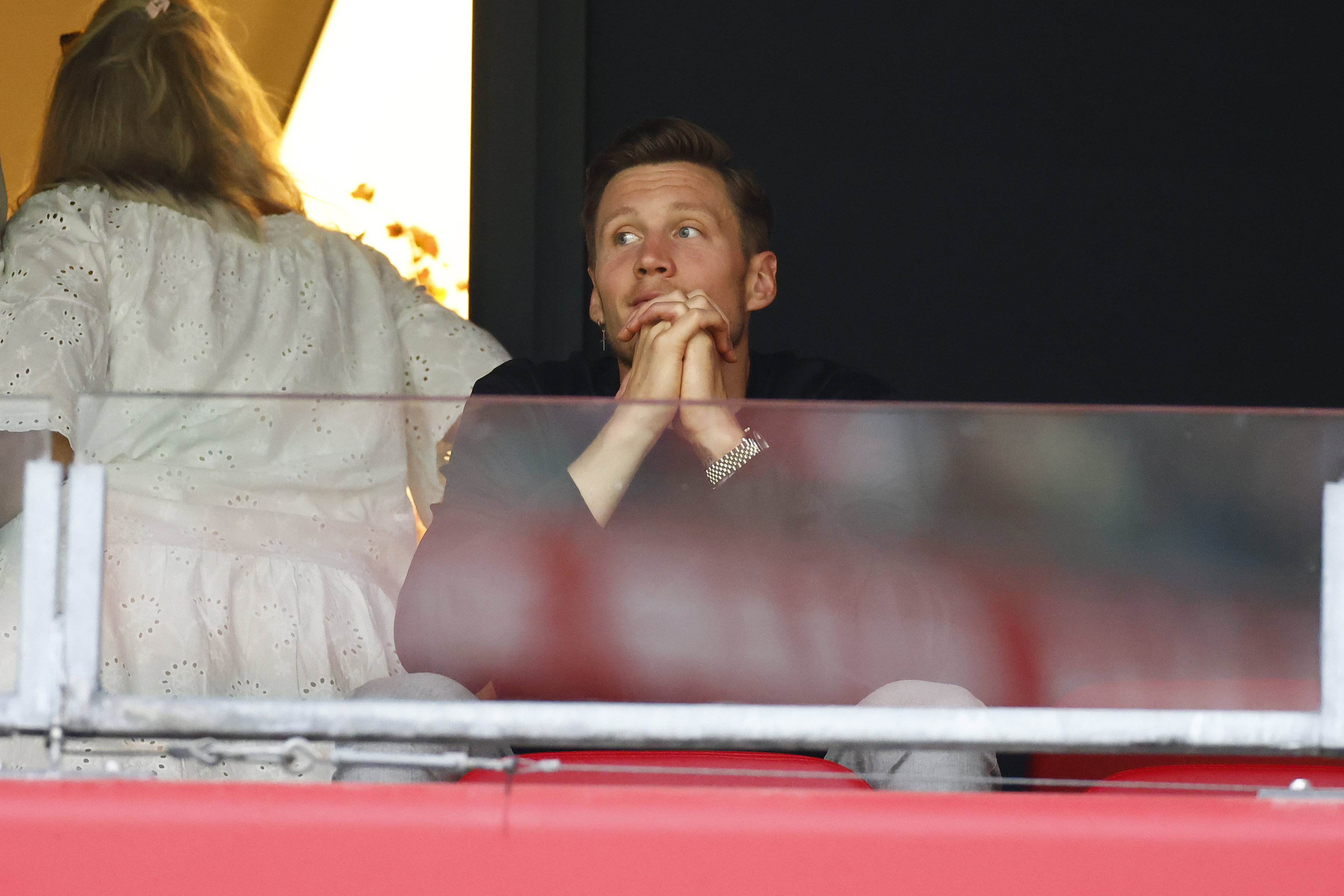 Wout Weghorst op de tribune in de Johan Cruijff ArenA