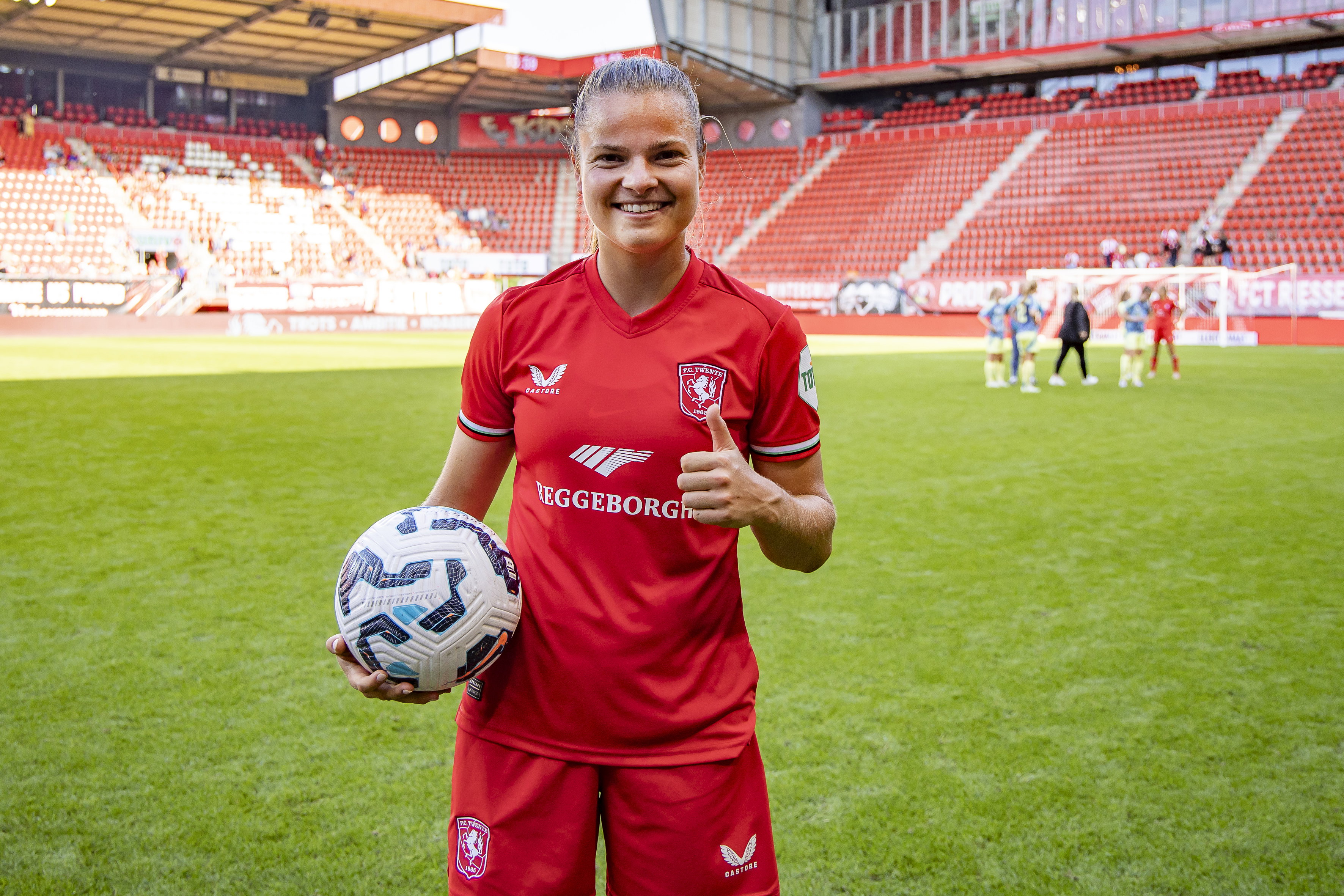 Kayleigh van Dooren (FC Twente) na haar hattrick tegen Ajax