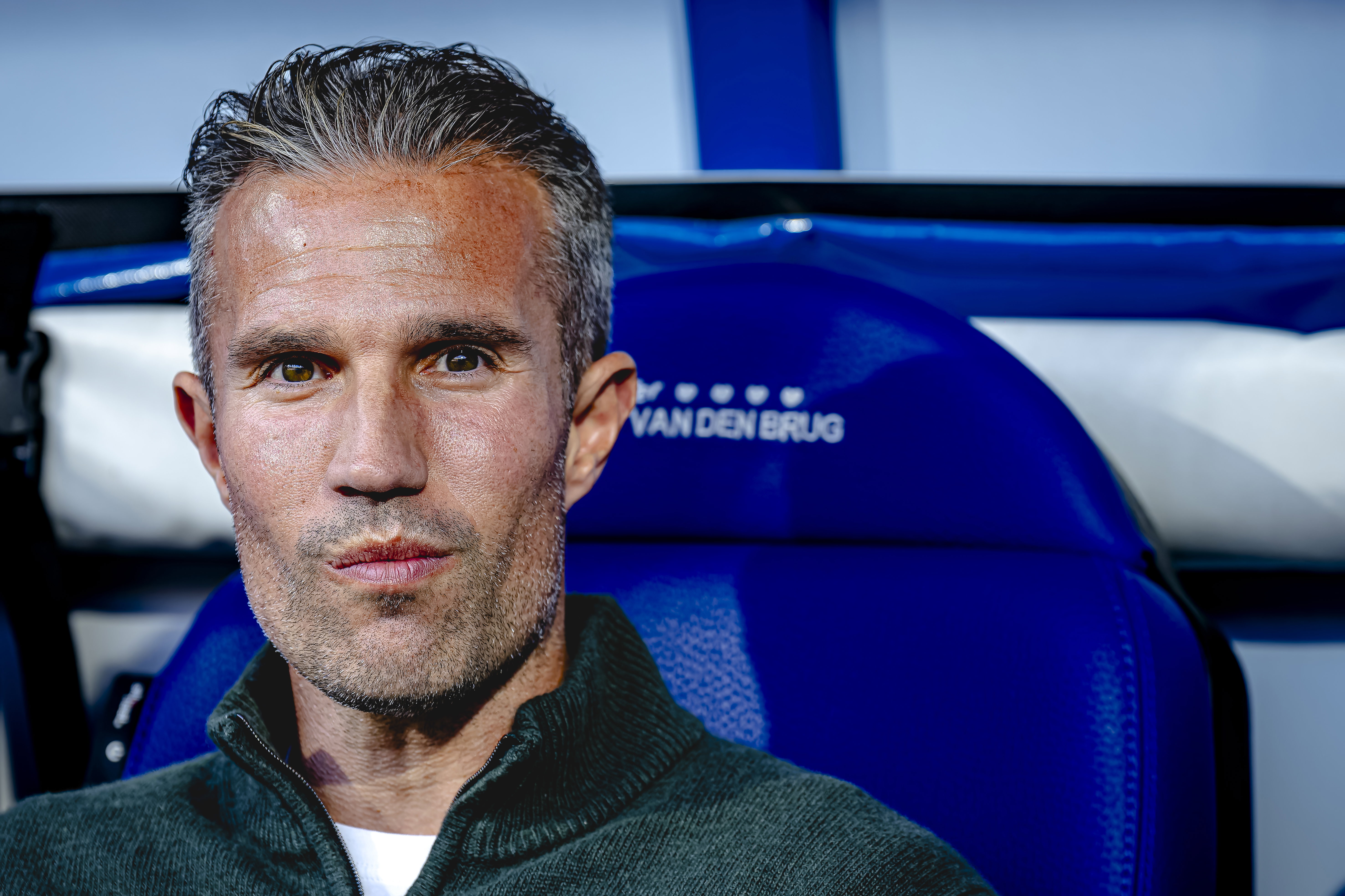 Robin van Persie in de dug-out