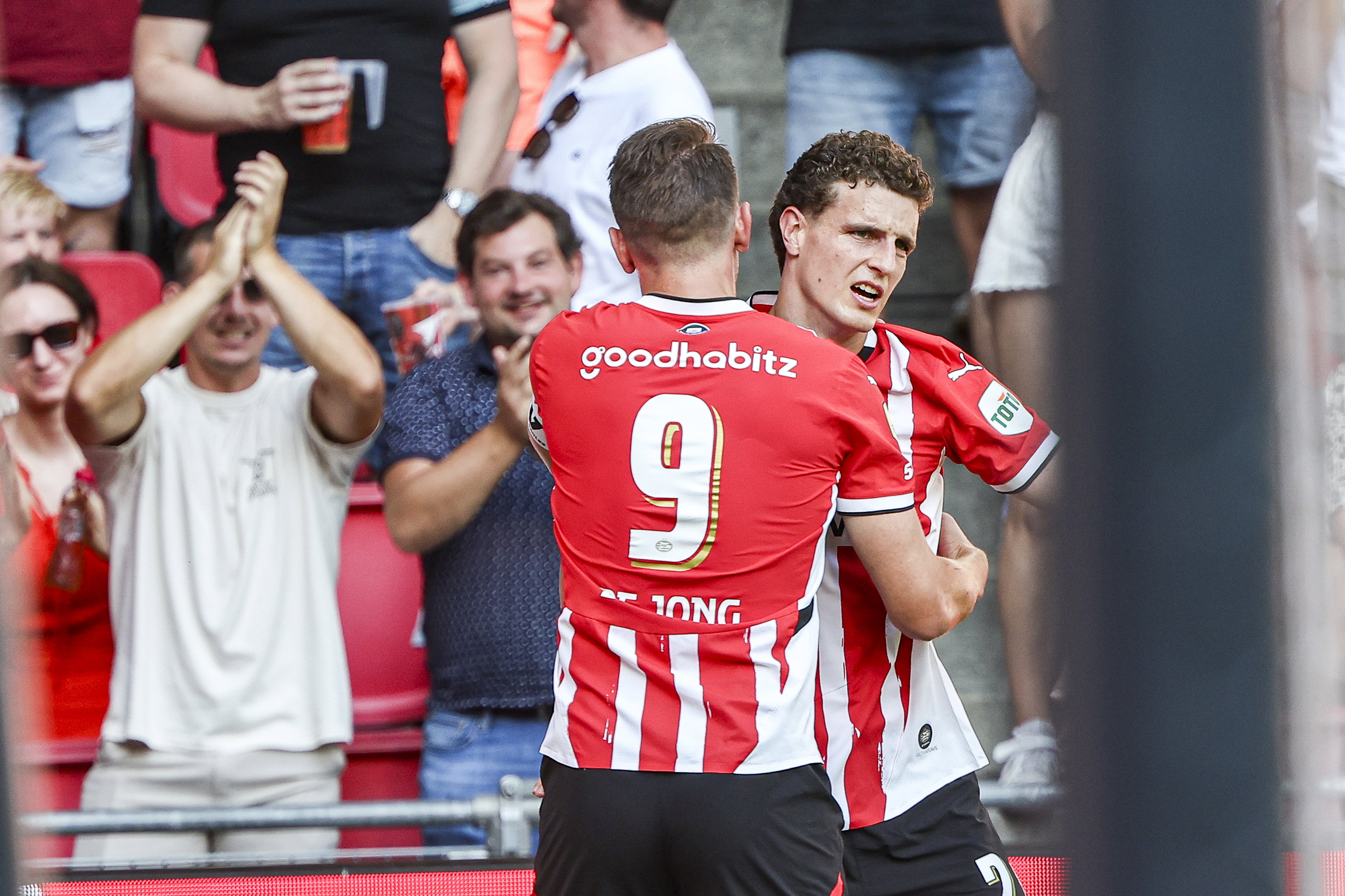Luuk de Jong en Guus Til