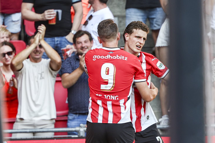 Luuk de Jong en Guus Til